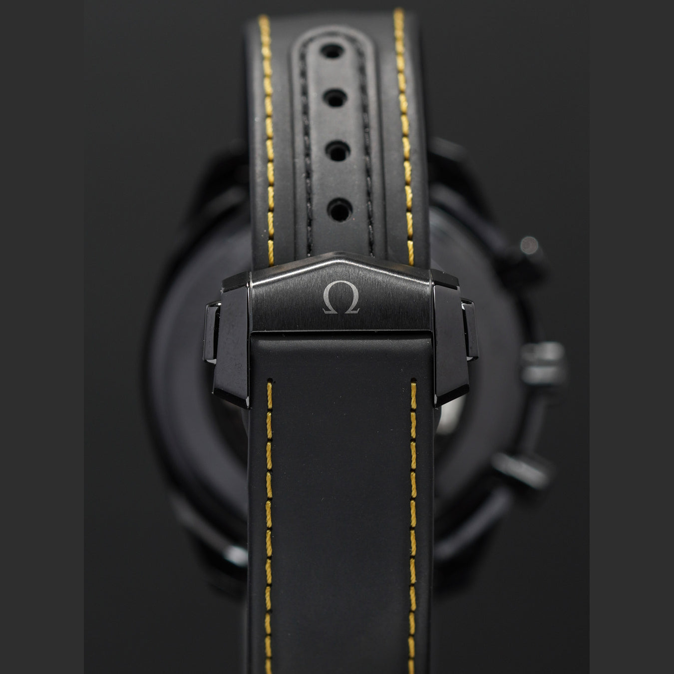 Omega Speedmaster Dark Side of the Moon Apollo 8 310.92.44.50.01.001