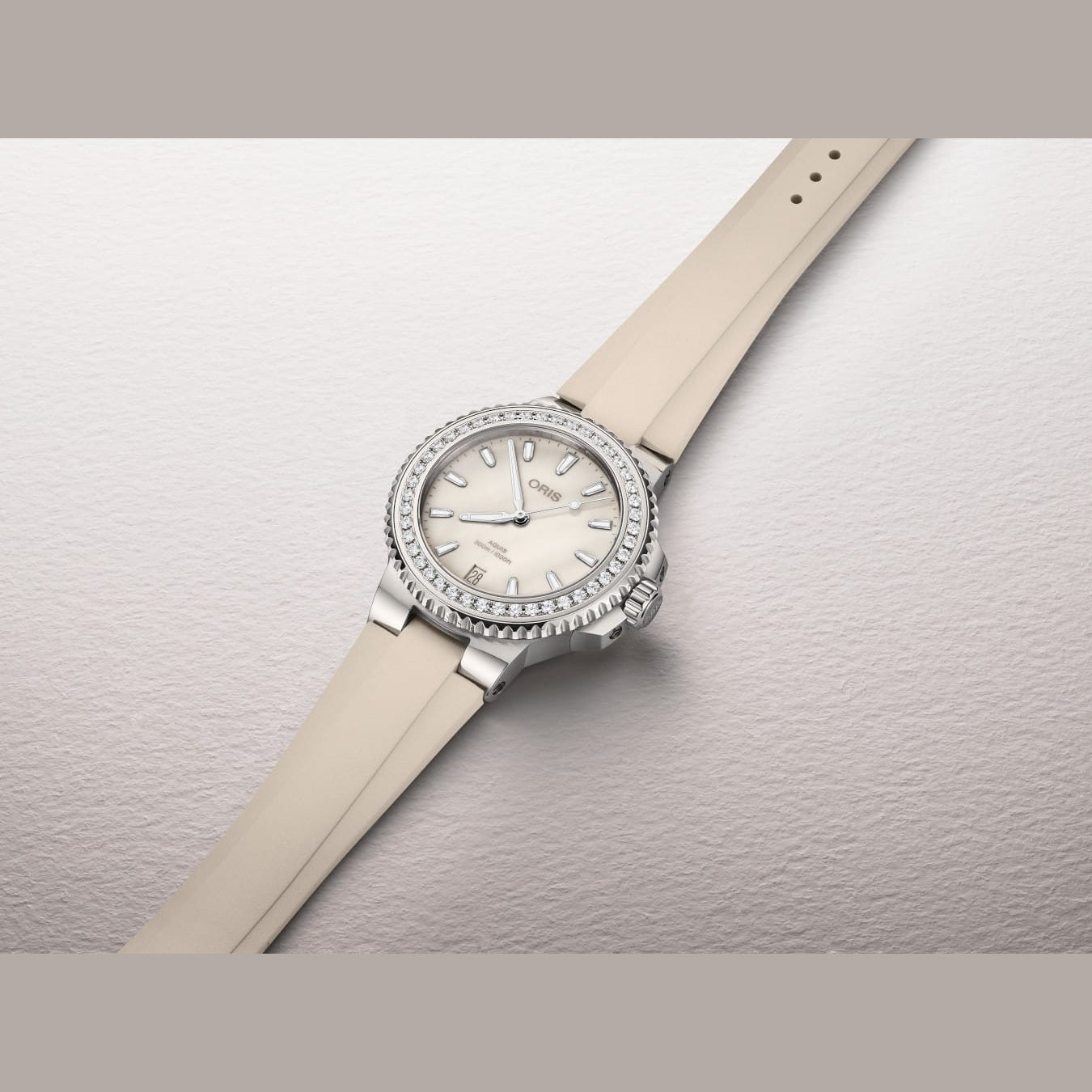 Oris 01 733 7792 4956-07 4 19 61FC Aquis Date Diamonds 36.50mm