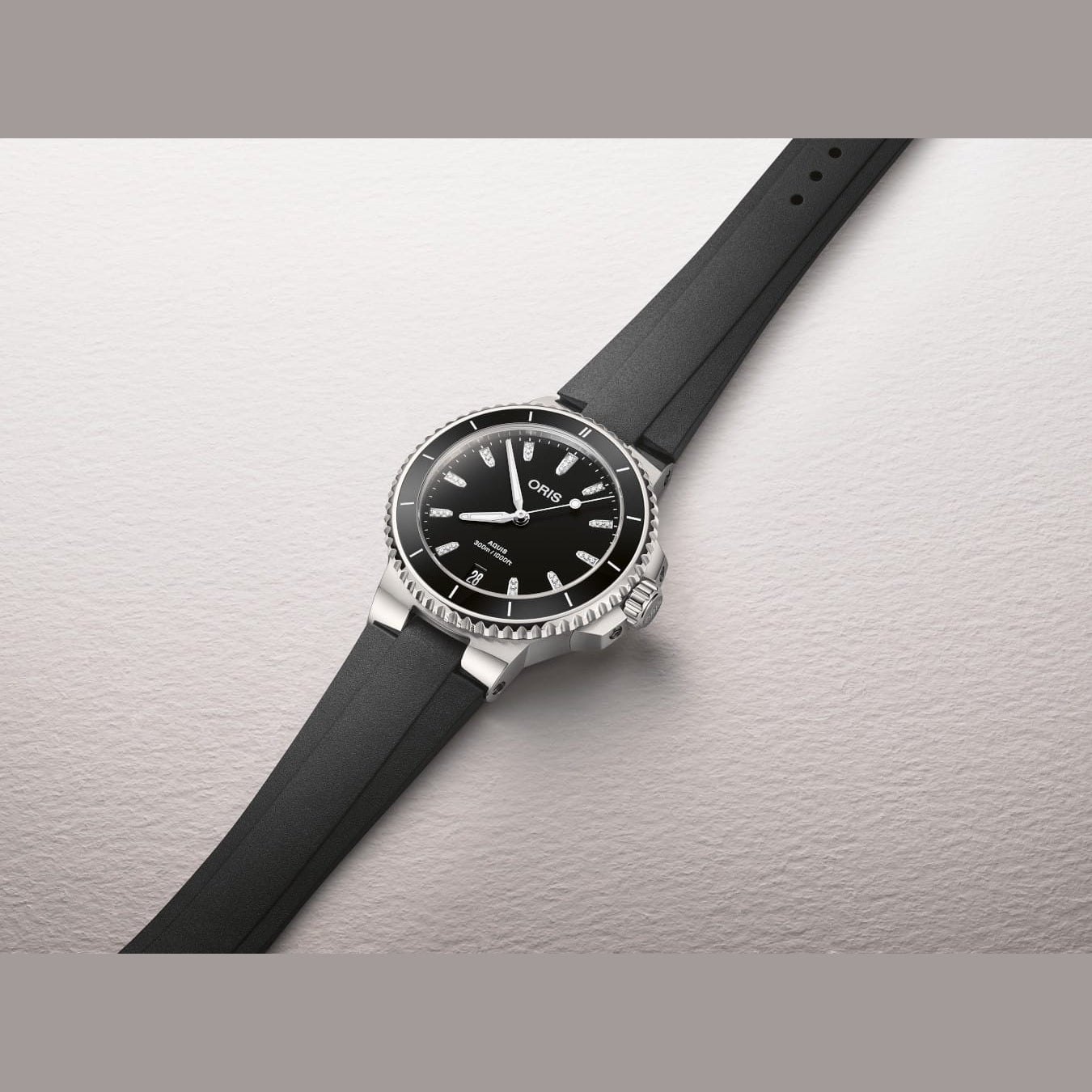 Oris 01 733 7792 4194-07 4 19 64FC Aquis Date Diamonds 36.50mm