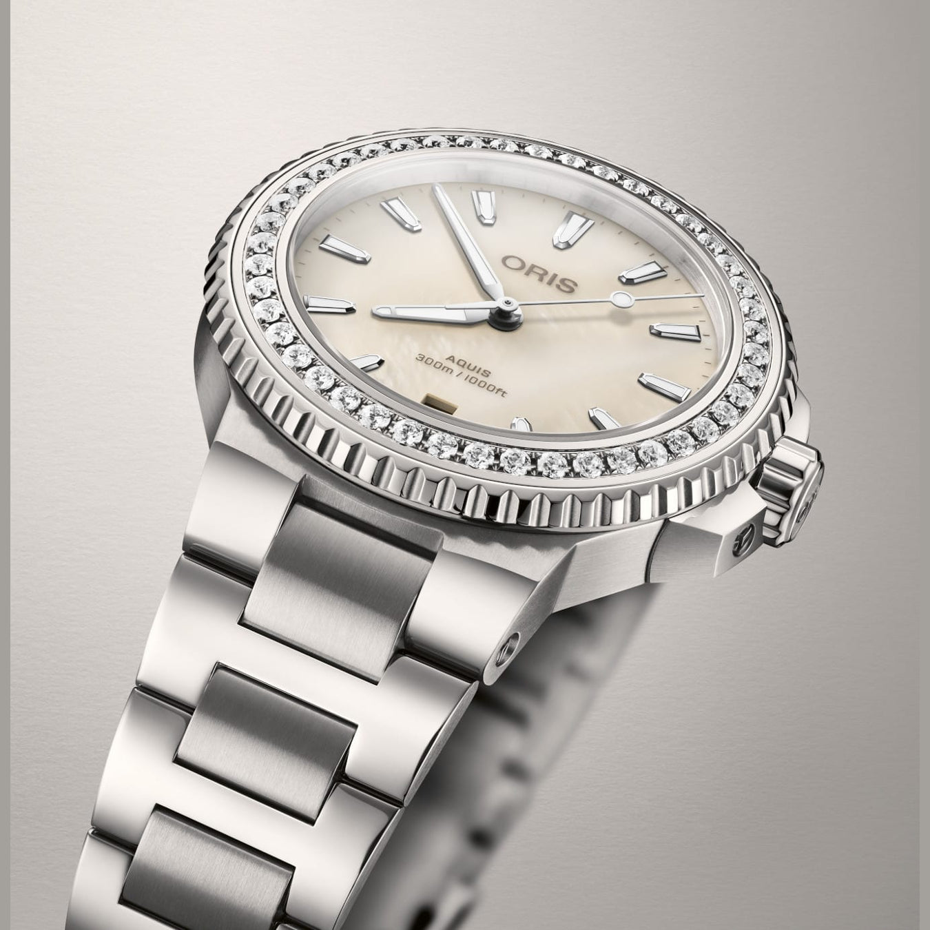 Oris 01 733 7792 4956-07 8 19 05P Aquis Date Diamonds 36.50mm