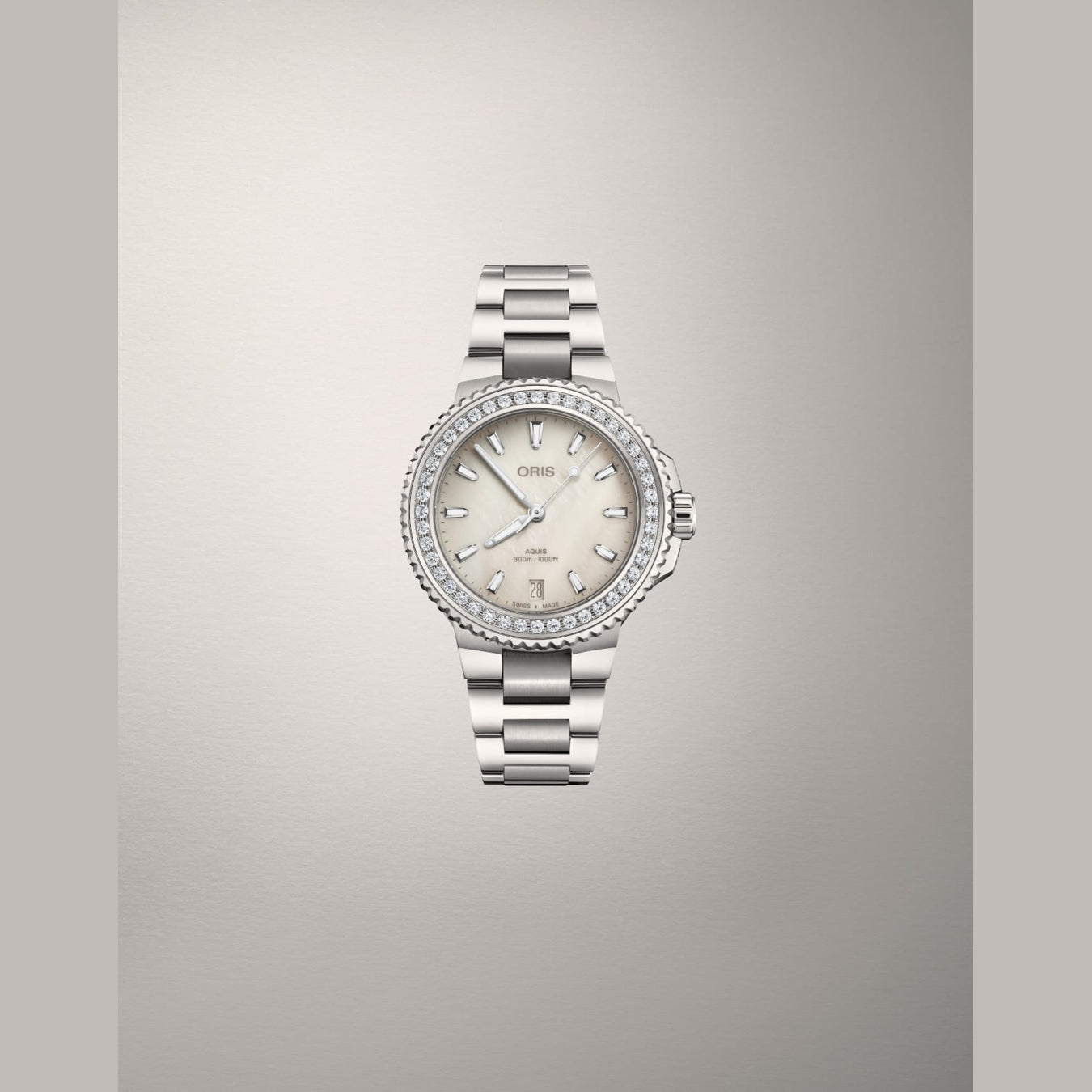 Oris 01 733 7792 4956-07 8 19 05P Aquis Date Diamonds 36.50mm