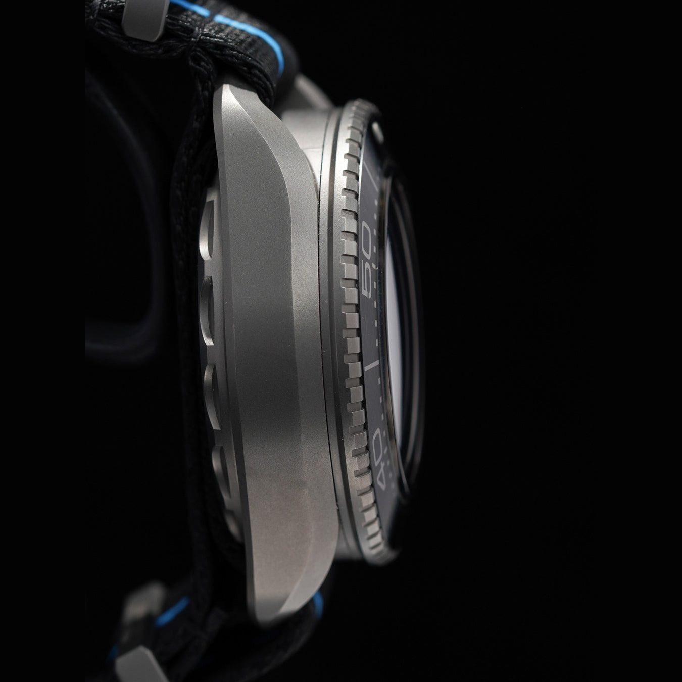 Omega 215.92.46.21.01.001 Seamaster Planet Ocean Ultra Deep Titanium