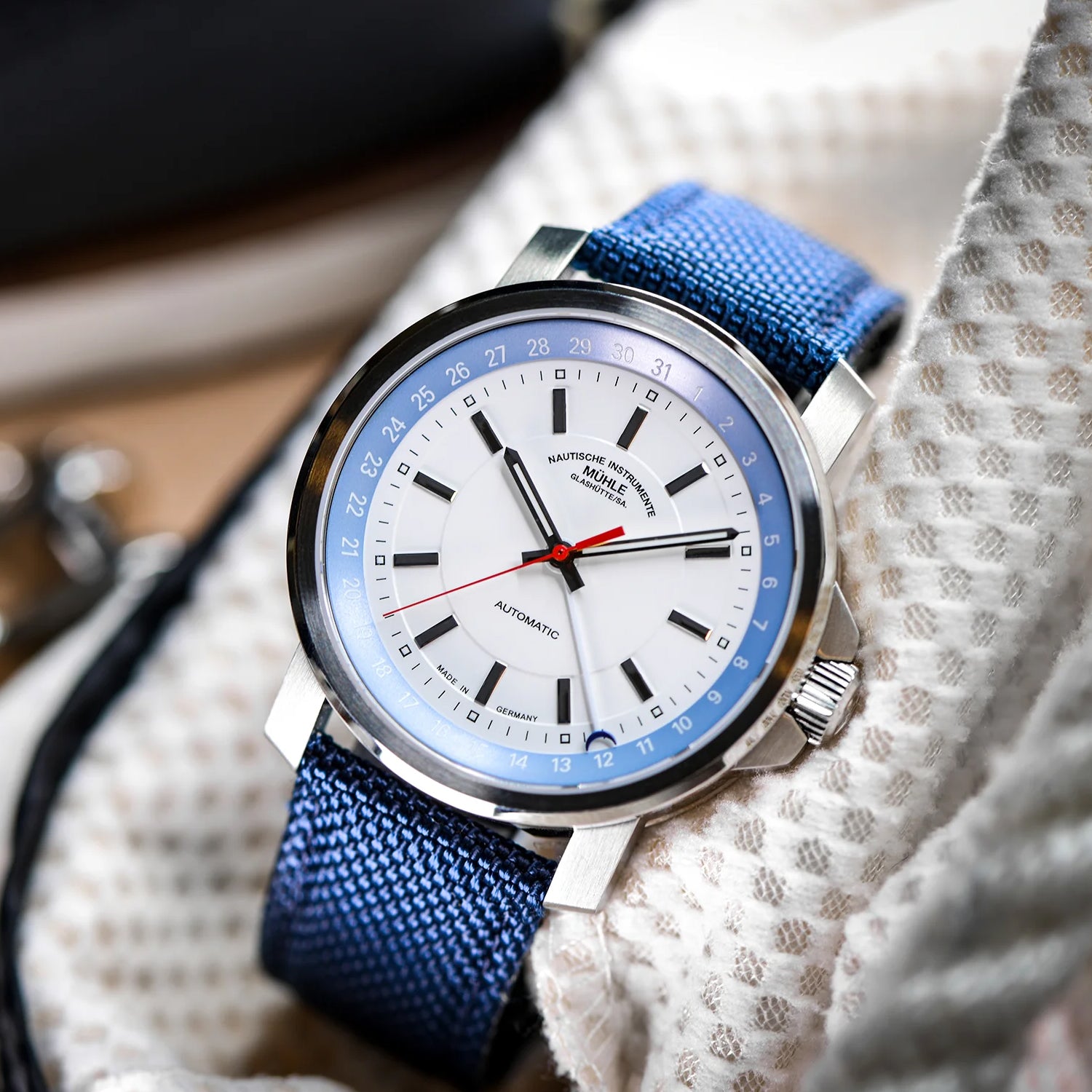 Mühle Glashütte 29ER Zeigerdatum M1-25-32-NB - Exquisite Timepieces