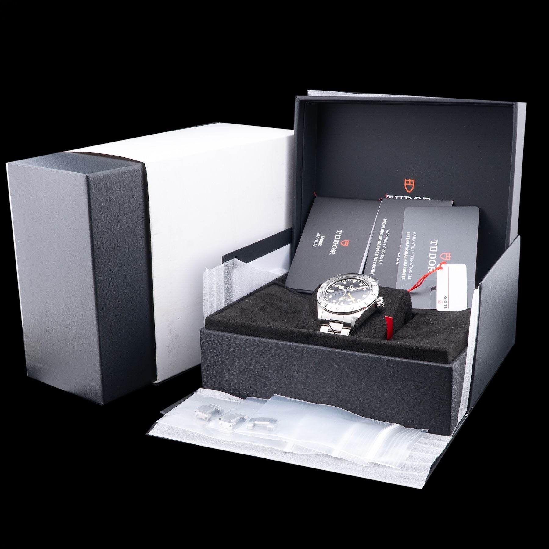 TUDOR Black Bay Pro M79470-0001