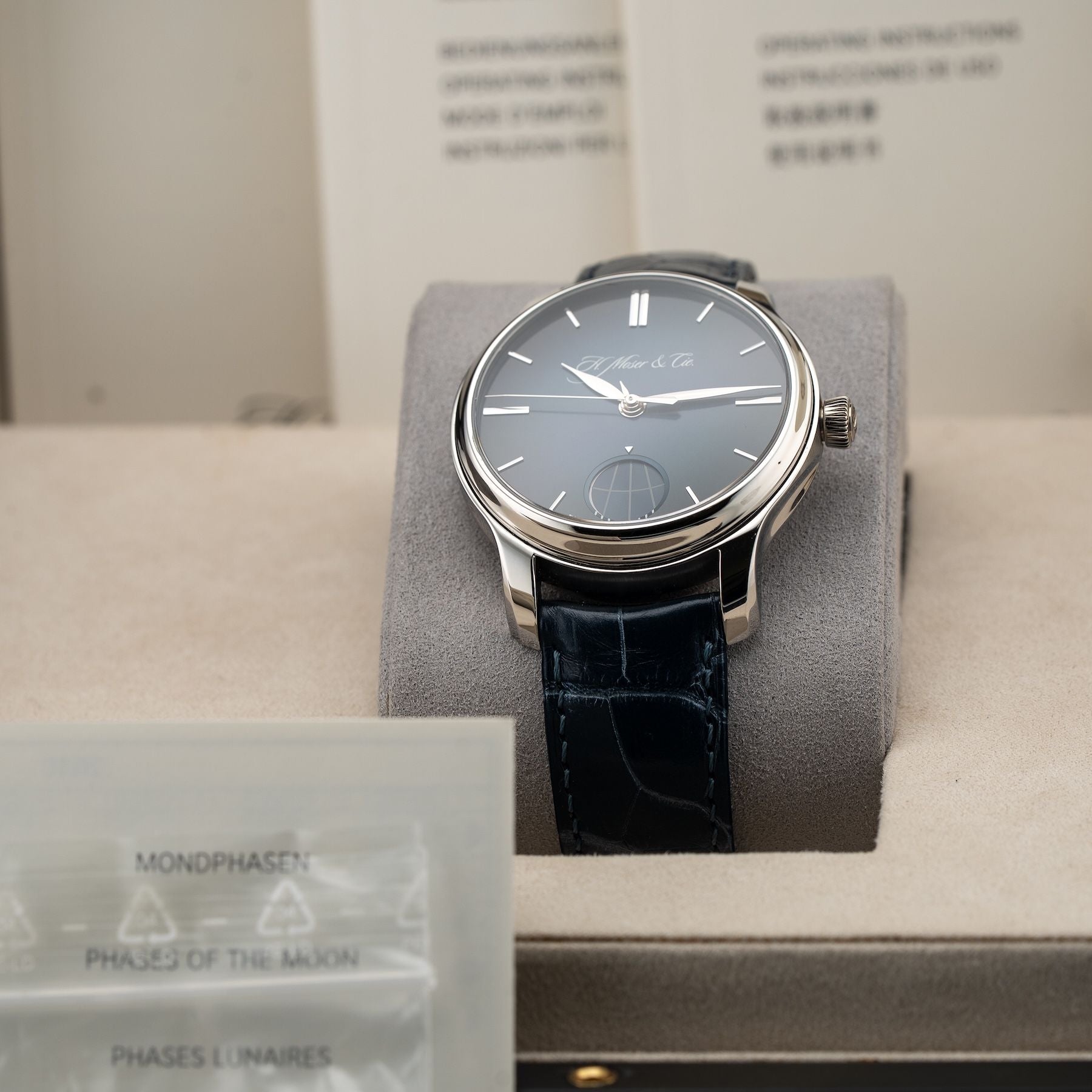 H. Moser & Cie. 348-901 Endeavour Moon