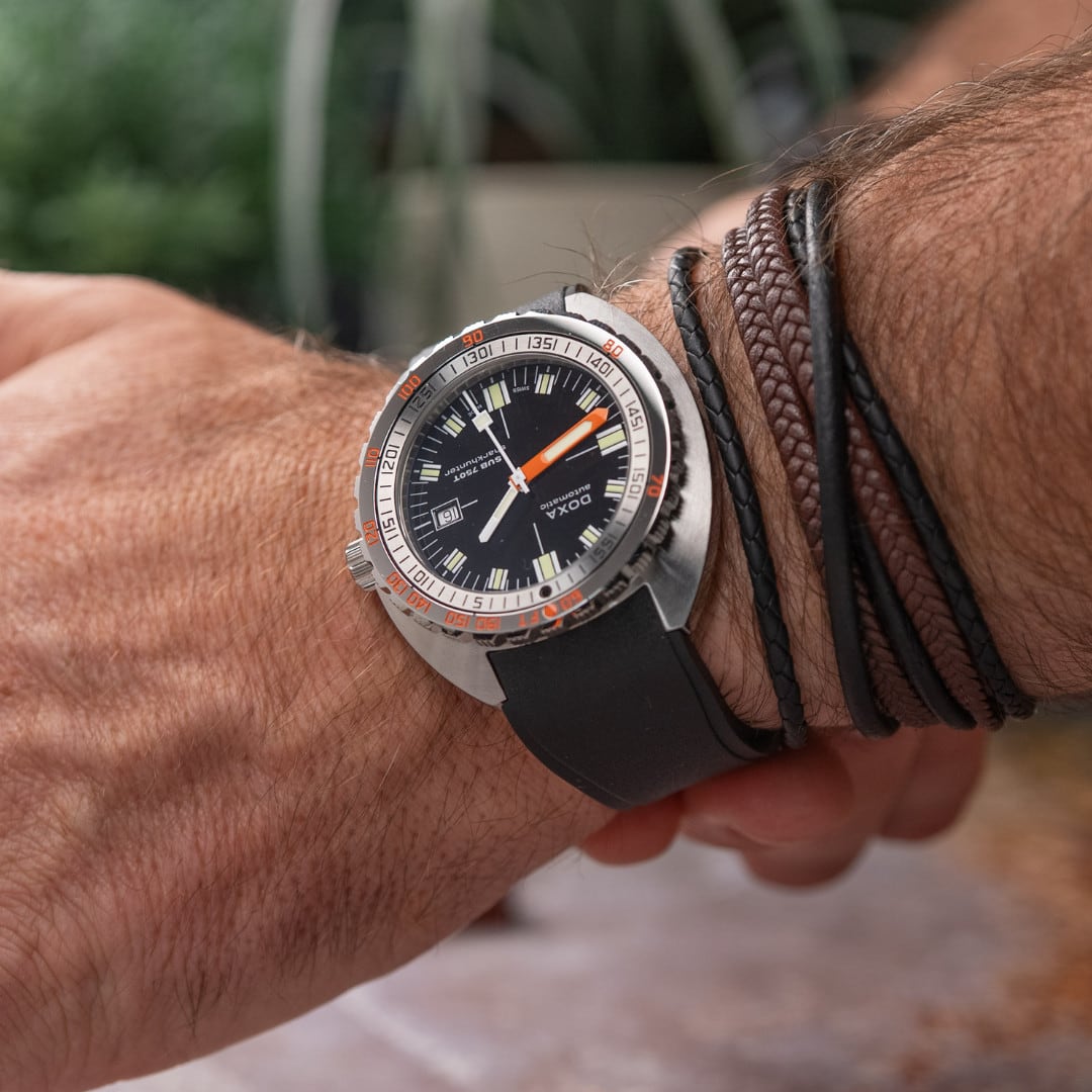 DOXA SUB 750T Sharkhunter 825.10.101.20 On Strap