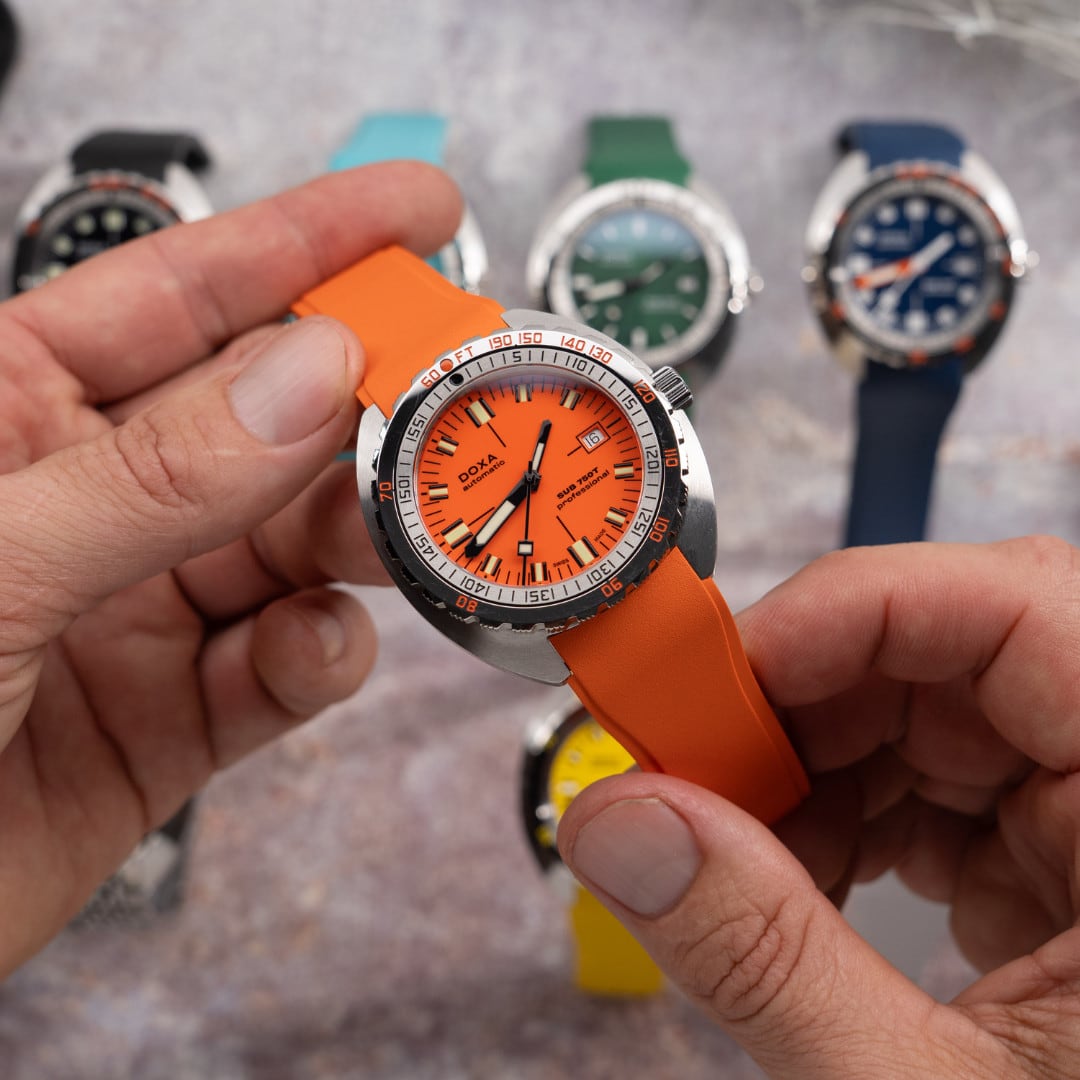 DOXA SUB 750T Professional 825.10.351.21 On Strap