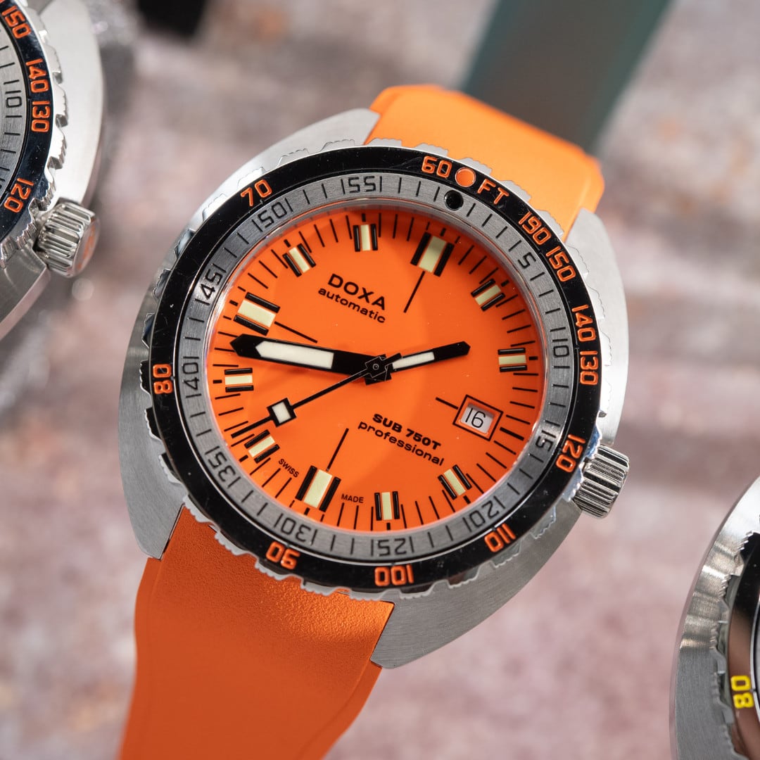 DOXA SUB 750T Professional 825.10.351.21 On Strap