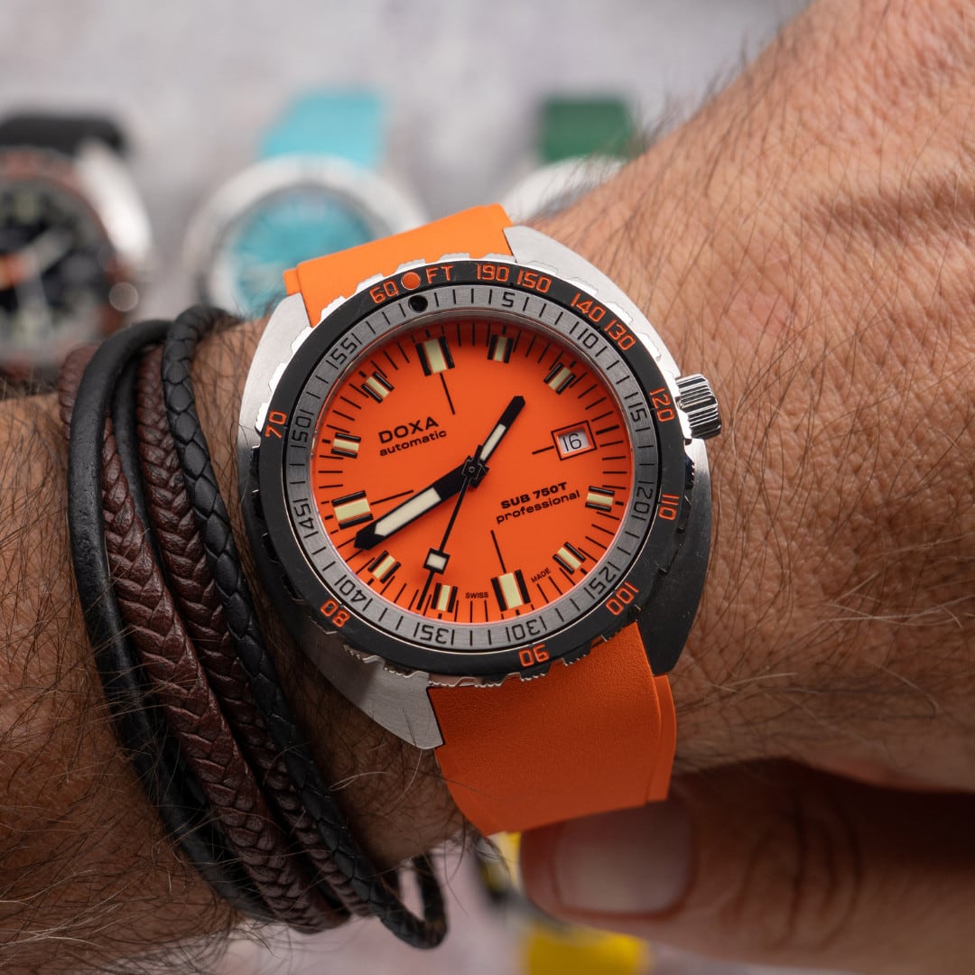 DOXA SUB 750T Professional 825.10.351.21 On Strap