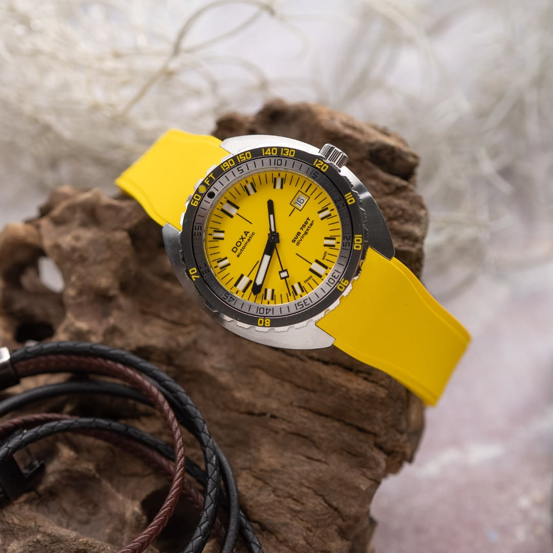 DOXA SUB 750T Divingstar 825.10.361.31 On Strap