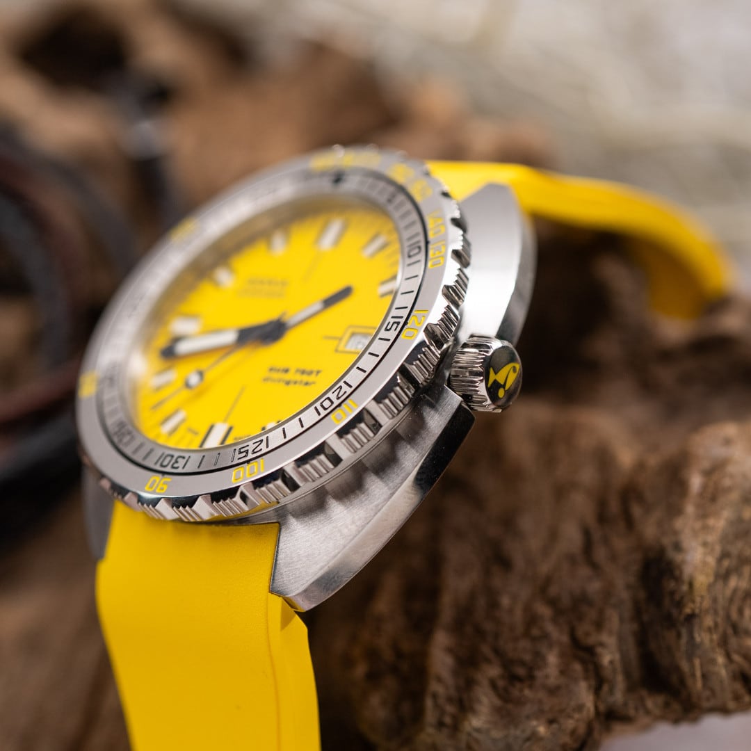 DOXA SUB 750T Divingstar 825.10.361.31 On Strap