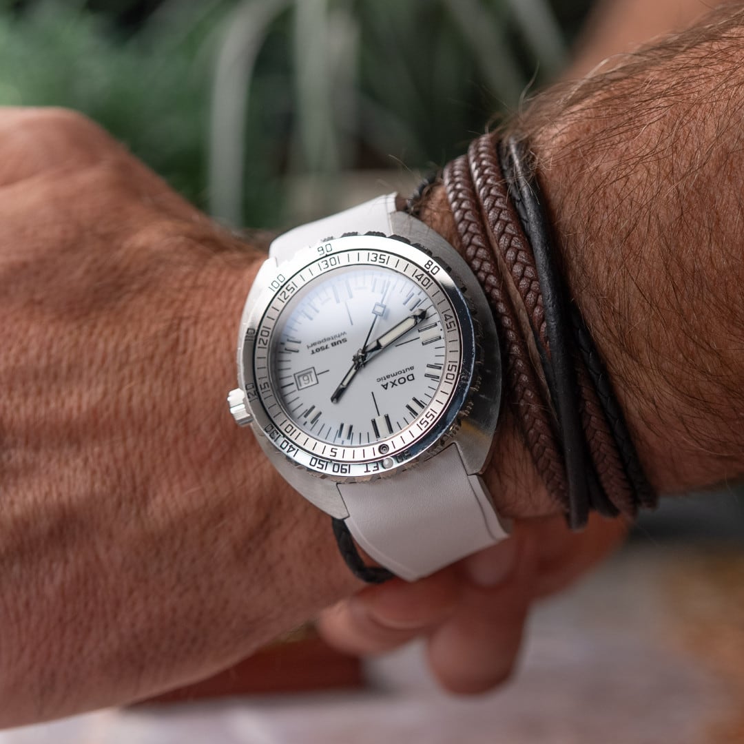 DOXA SUB 750T Whitepearl 825.10.011.23 On Strap