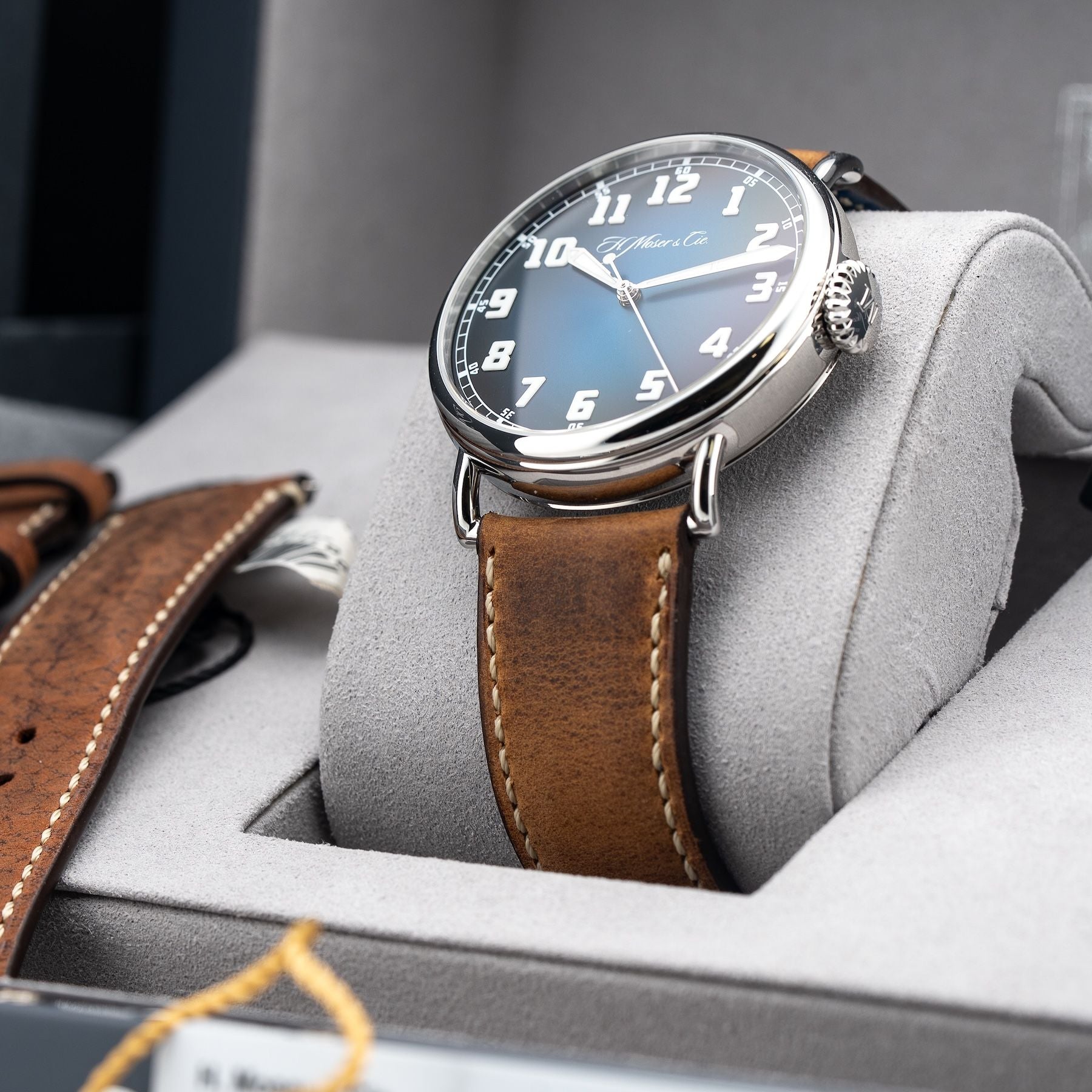 H. Moser & Cie. 8200-1201 Heritage Centre Seconds Funky Blue