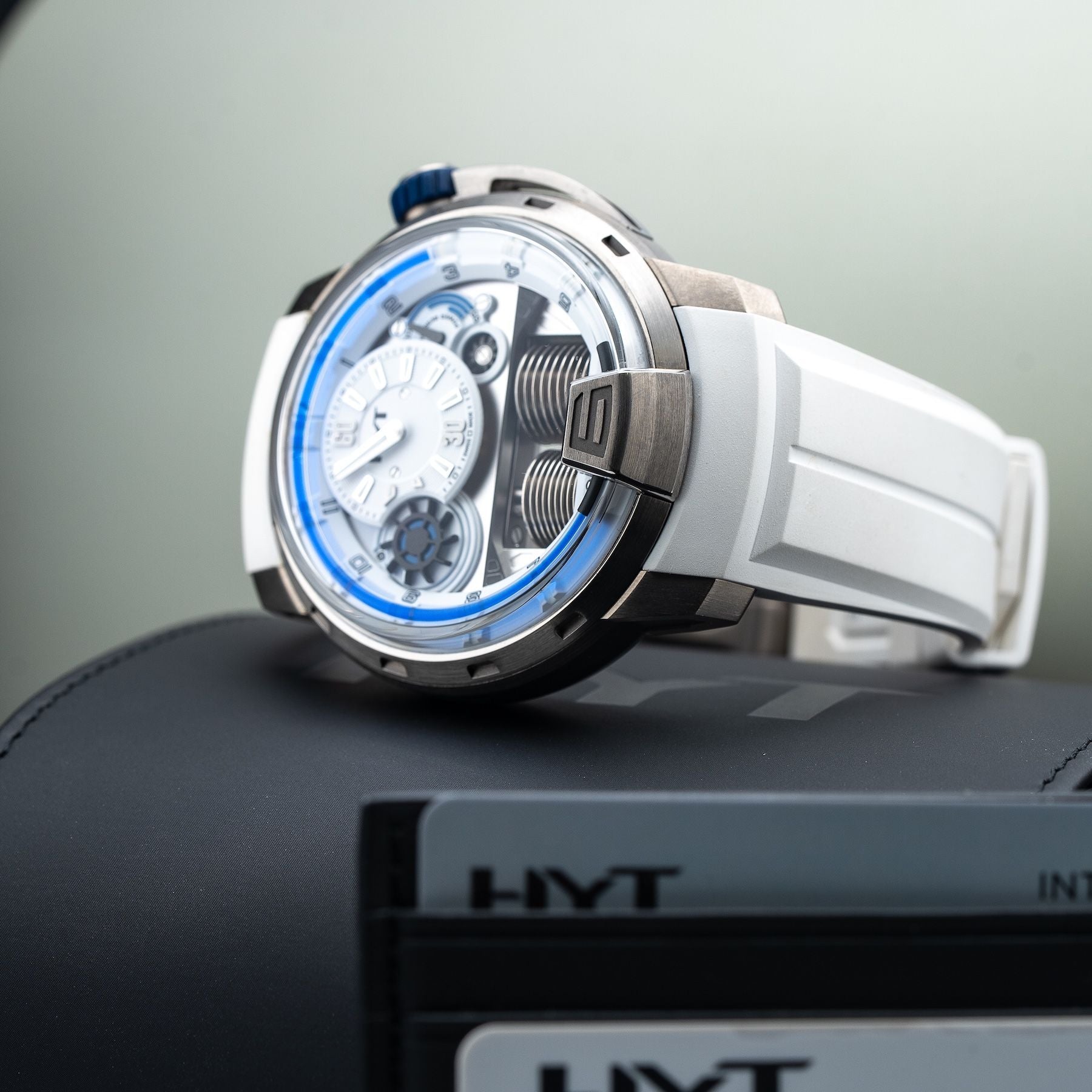HYT 148-TT-11-BF-RW Iceberg 2 Titanium
