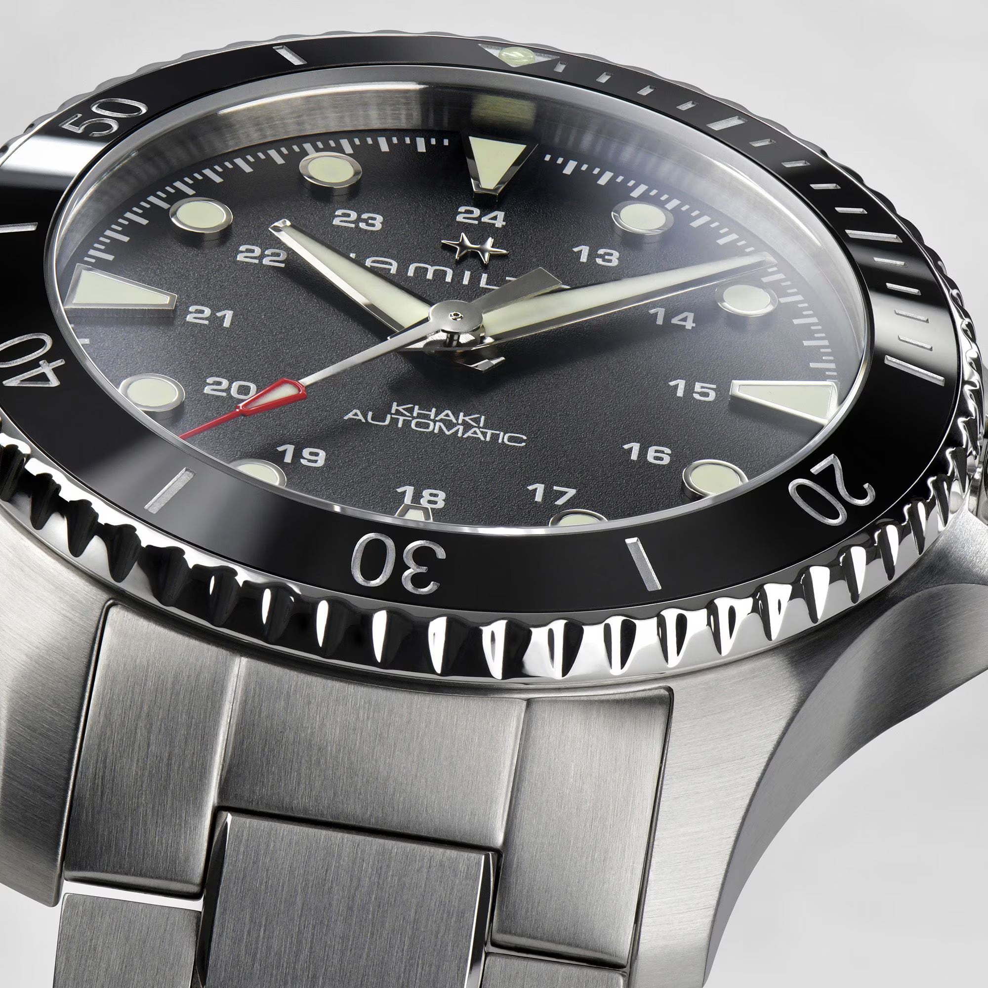 Hamilton H82515130 Khaki Navy Scuba Auto 43mm