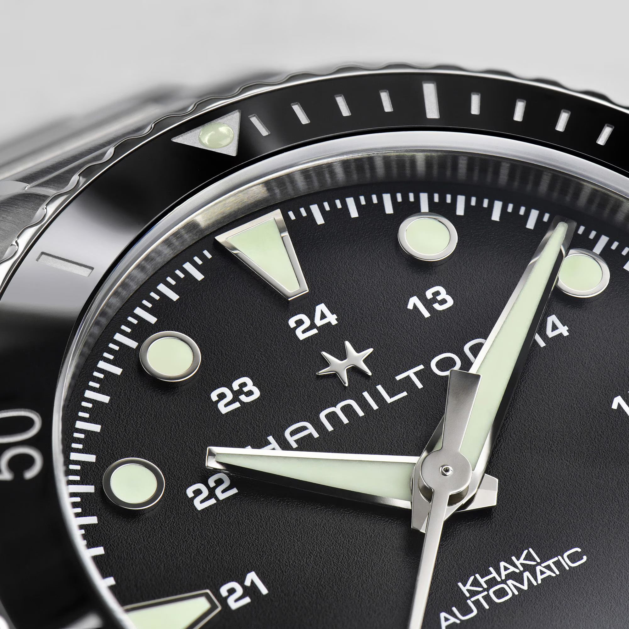 Hamilton H82515130 Khaki Navy Scuba Auto 43mm