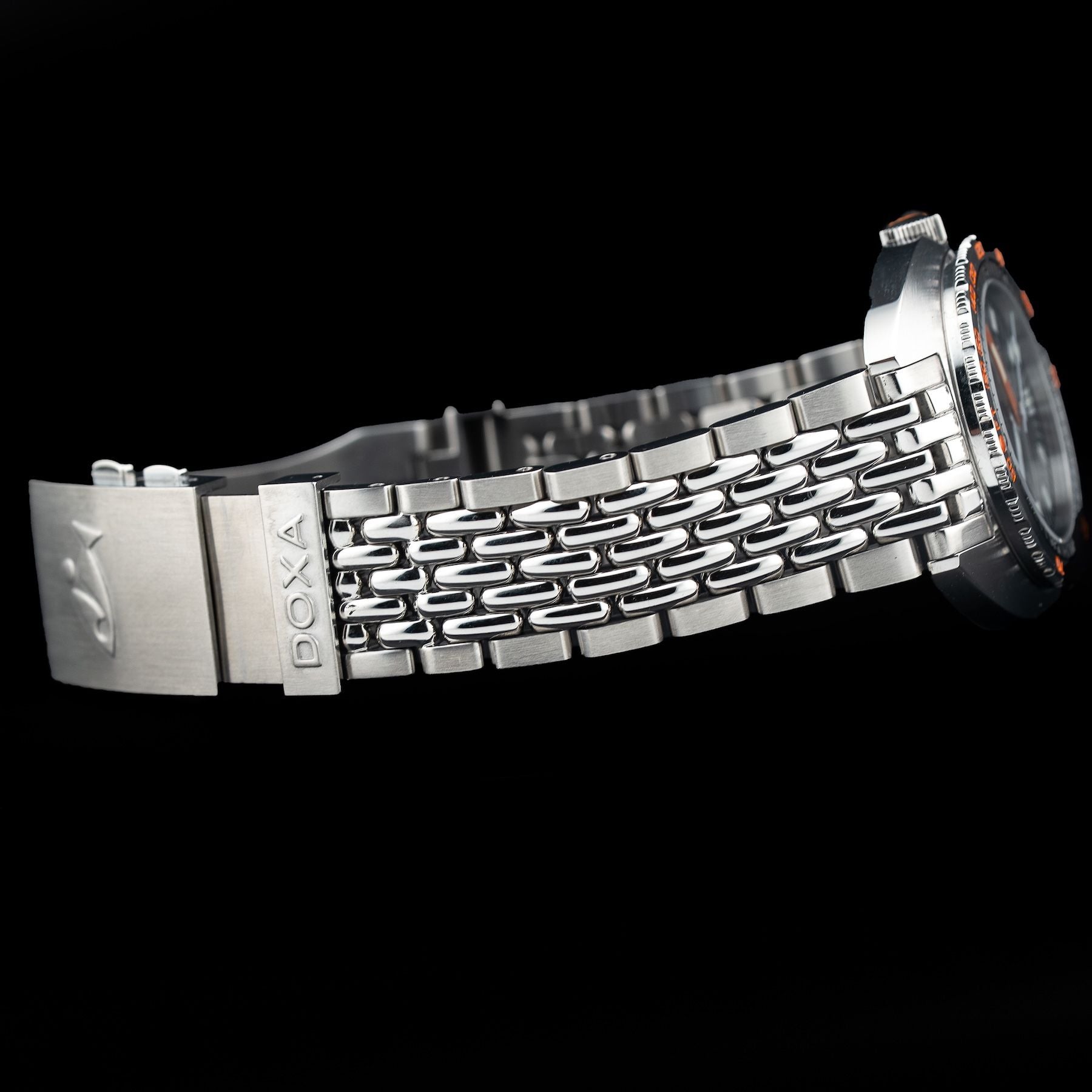 DOXA SUB 200T 804.10.101.10 Sharkhunter Iconic Dial