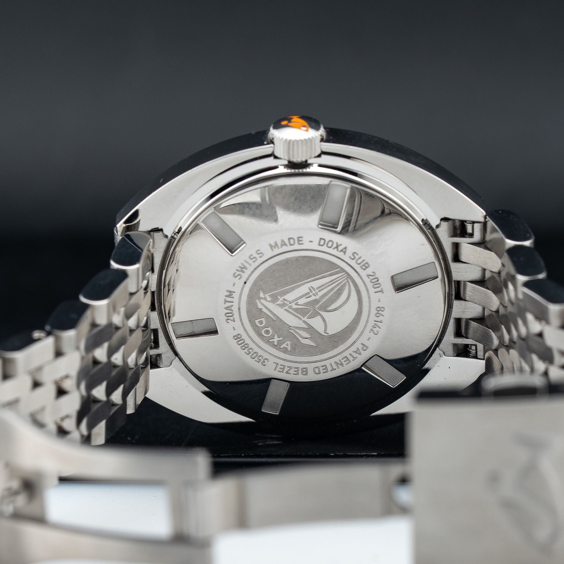 DOXA SUB 200T 804.10.101.10 Sharkhunter Iconic Dial