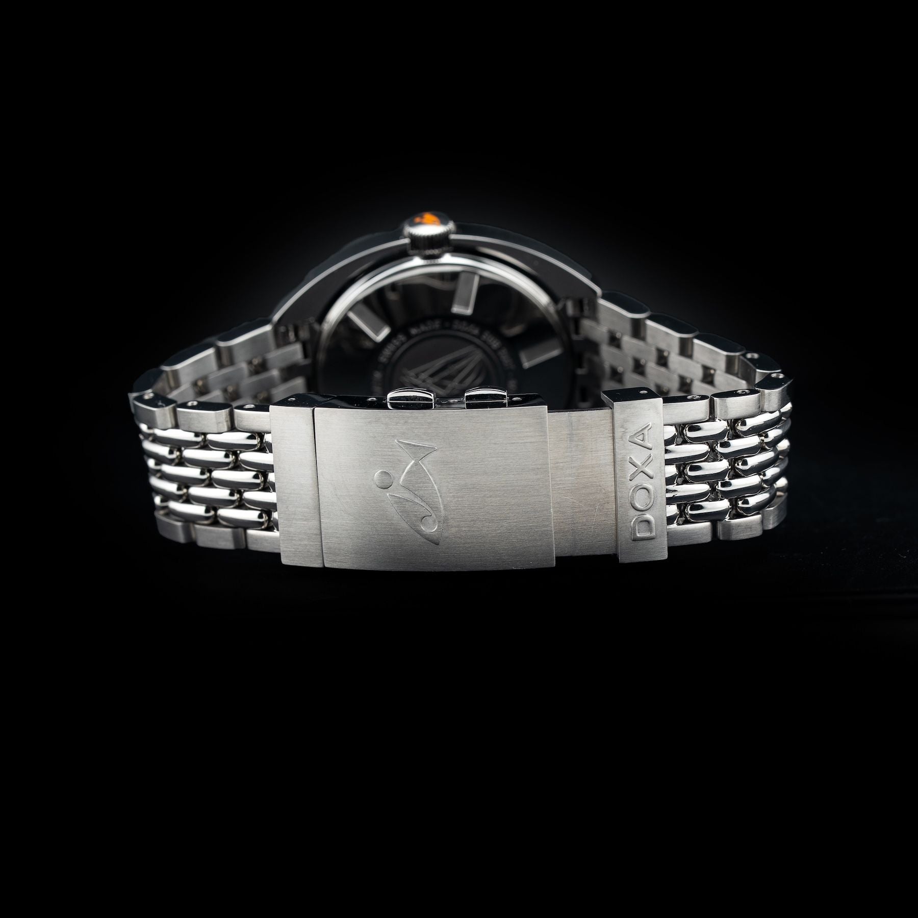 DOXA SUB 200T 804.10.101.10 Sharkhunter Iconic Dial