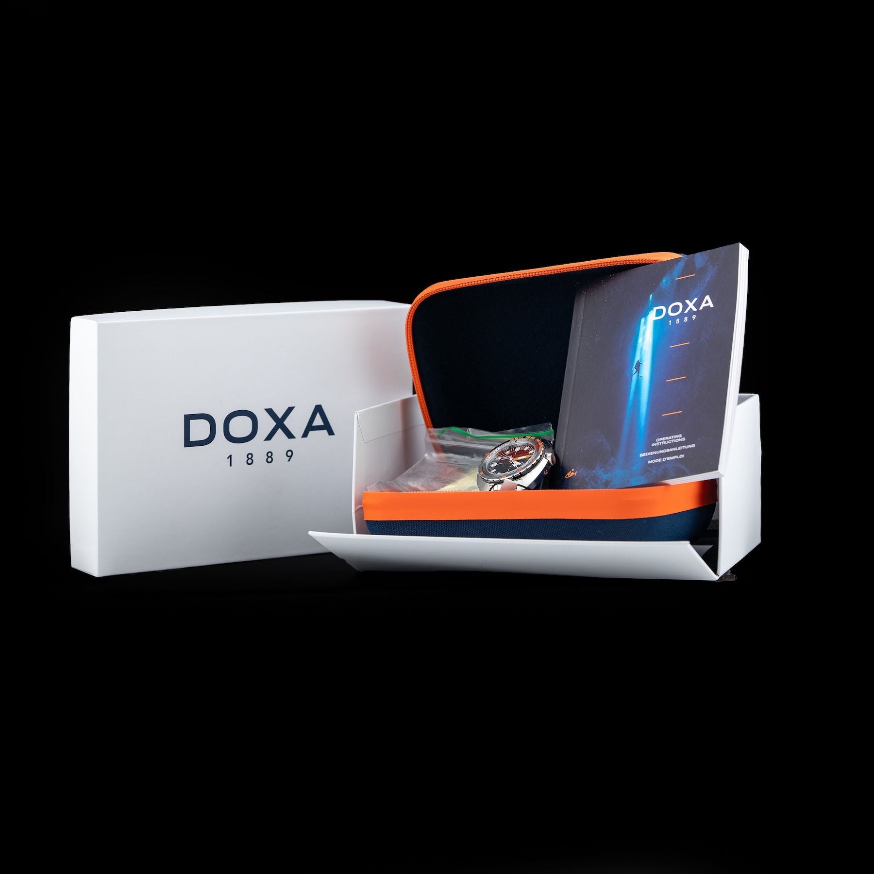 DOXA SUB 200T 804.10.101.10 Sharkhunter Iconic Dial