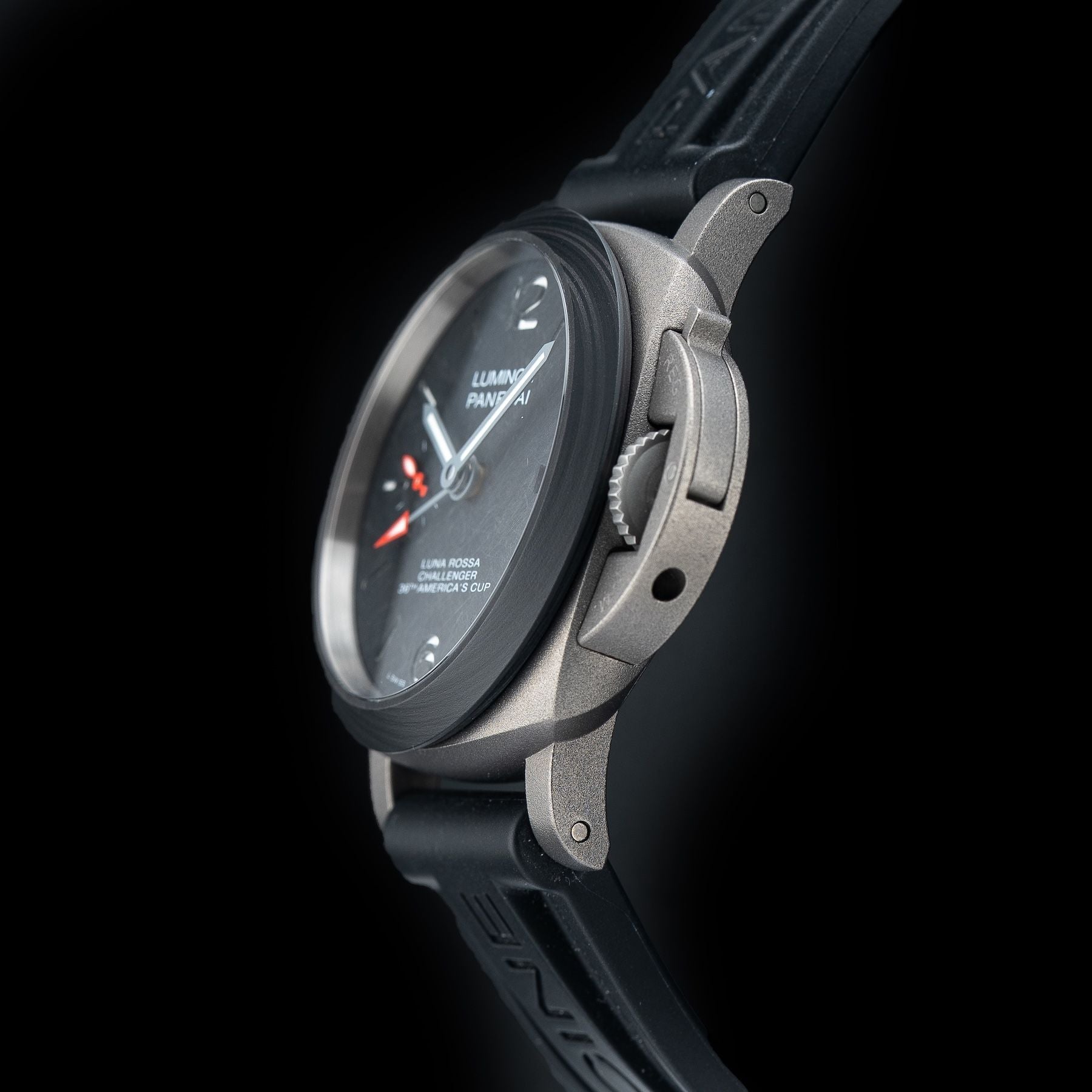 Panerai PAM01096 Luminor Luna Rossa GMT 42mm