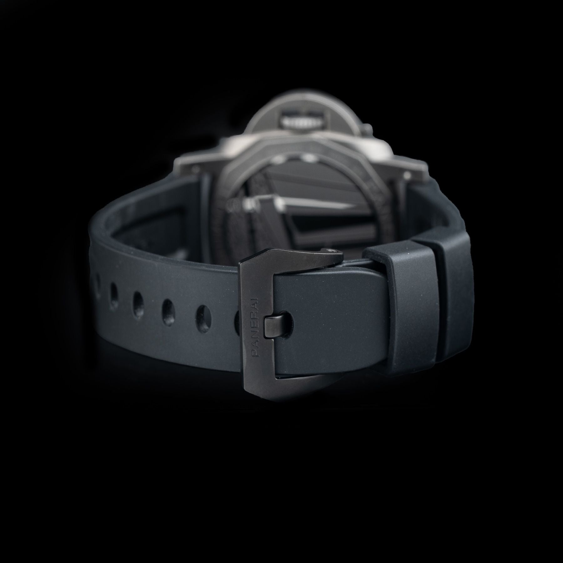 Panerai PAM01096 Luminor Luna Rossa GMT 42mm