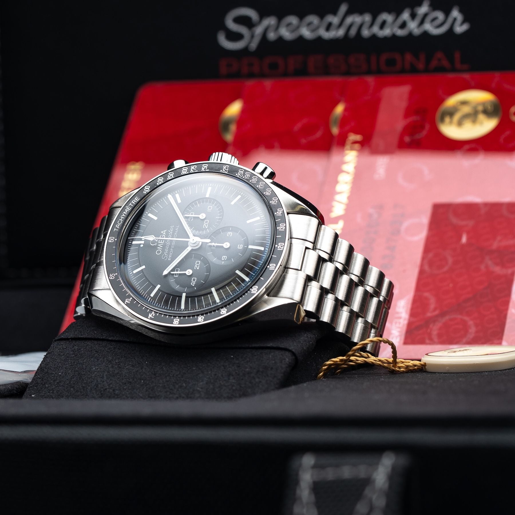 Omega 310.30.42.50.01.001 Speedmaster Moonwatch Professional Master Chronograph