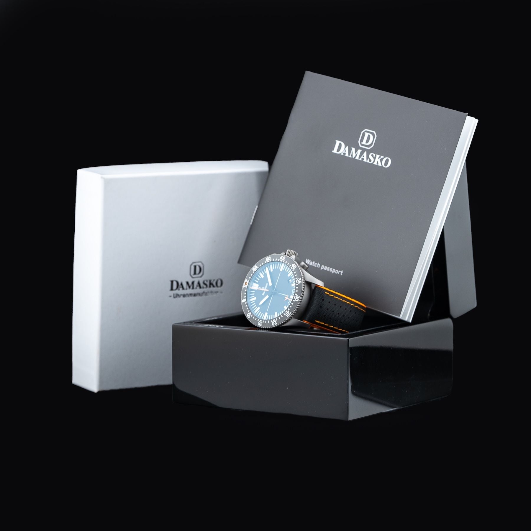 Damasko DC82 Orange Central Minutes Chrono