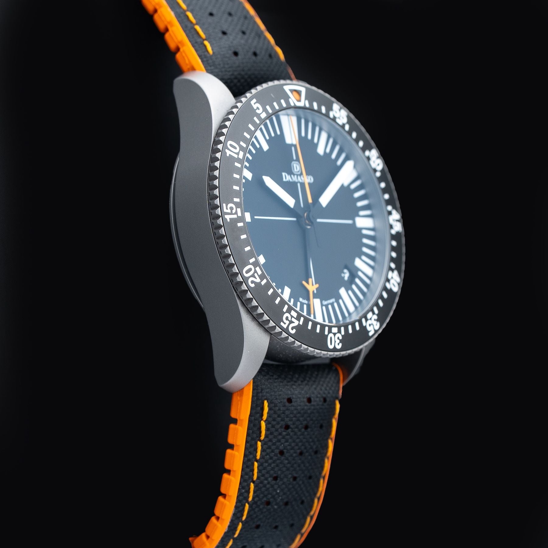 Damasko DC82 Orange Central Minutes Chrono