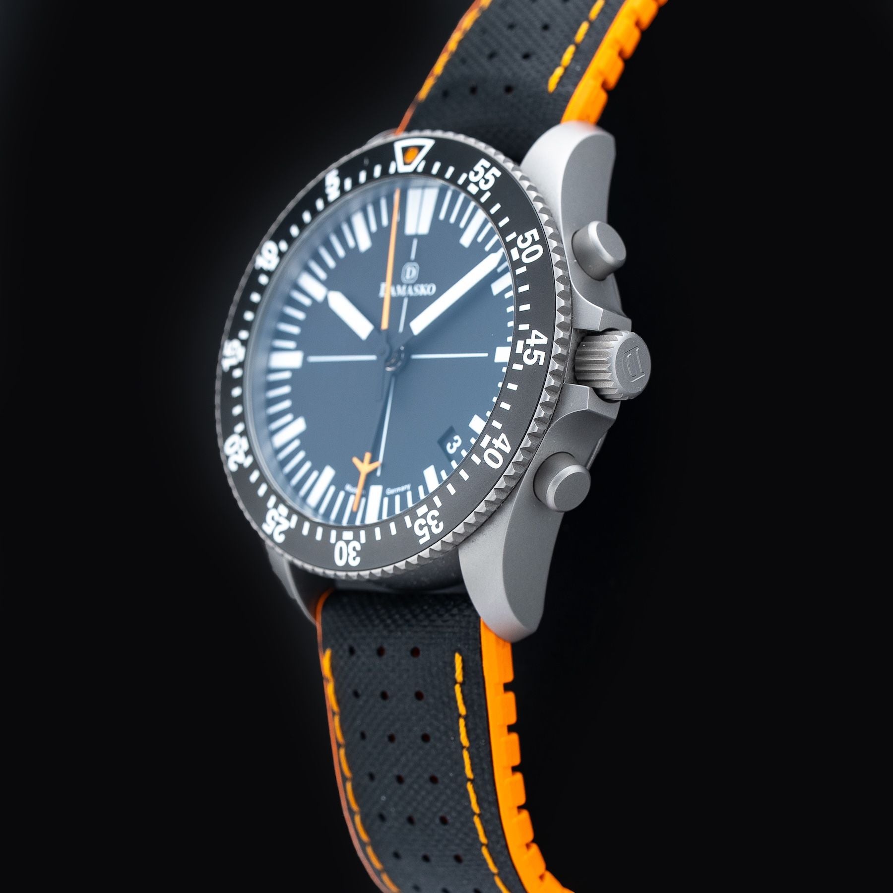 Damasko DC82 Orange Central Minutes Chrono