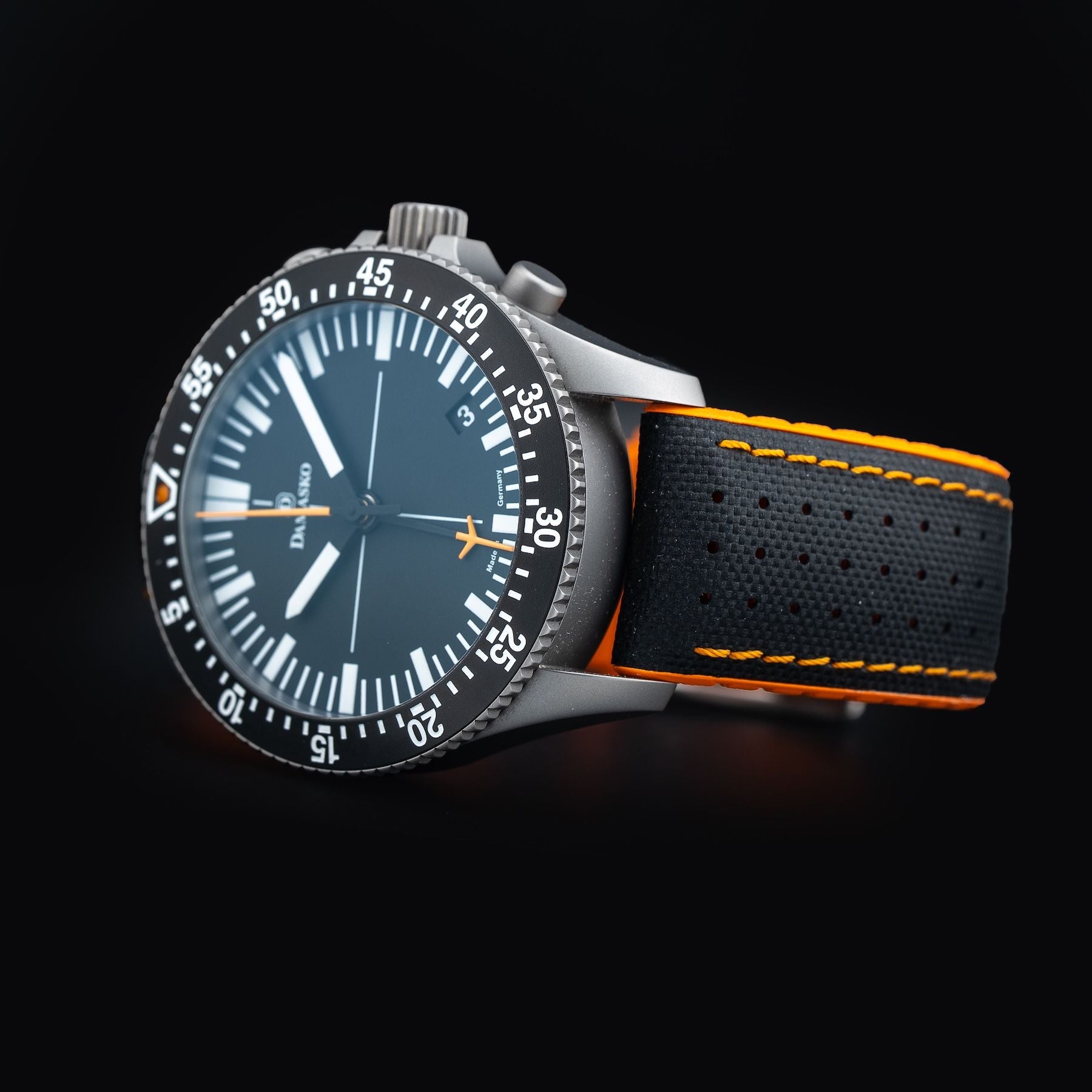 Damasko DC82 Orange Central Minutes Chrono