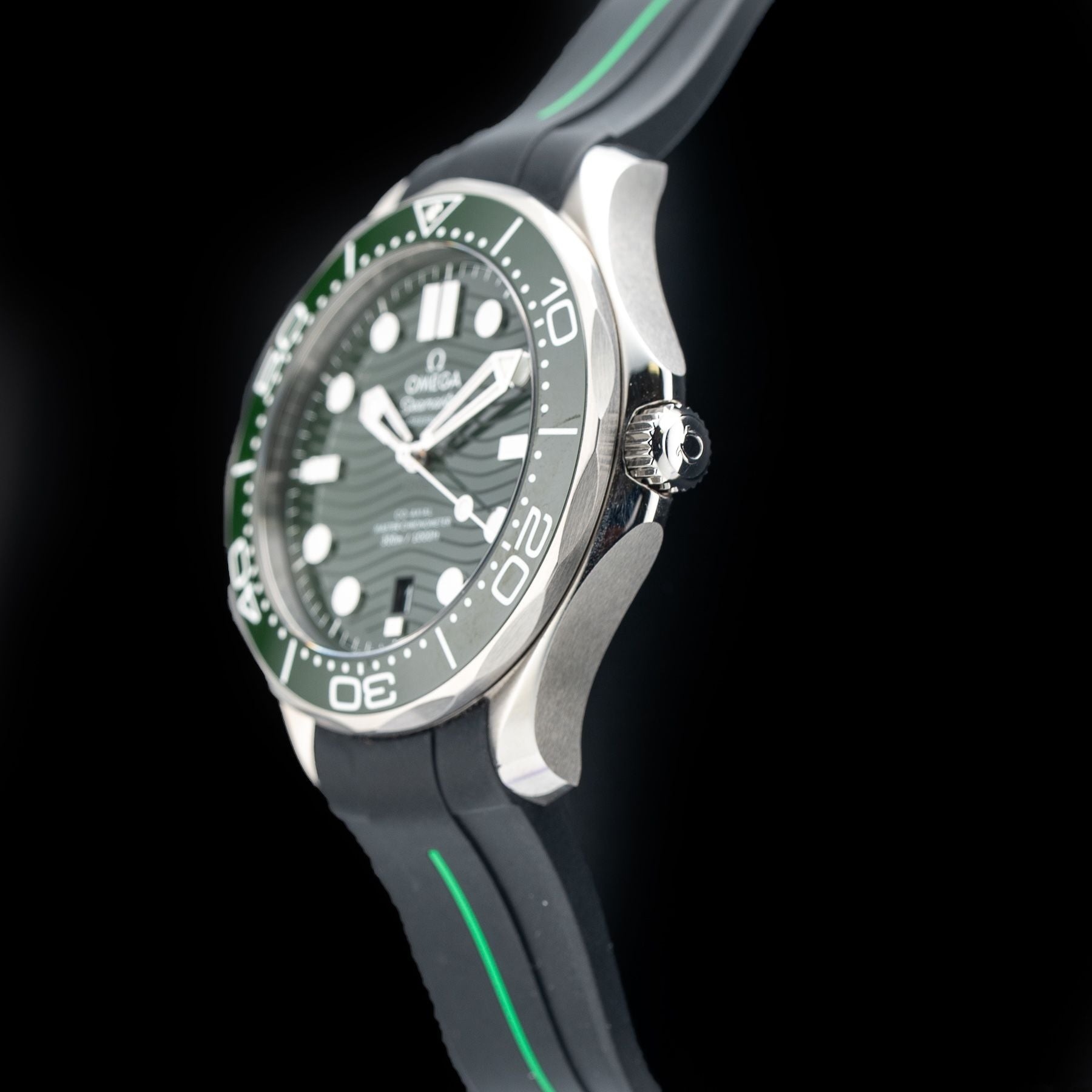 Omega 210.30.42.20.10.001 Seamaster Diver 300M Green Dial On Bracelet