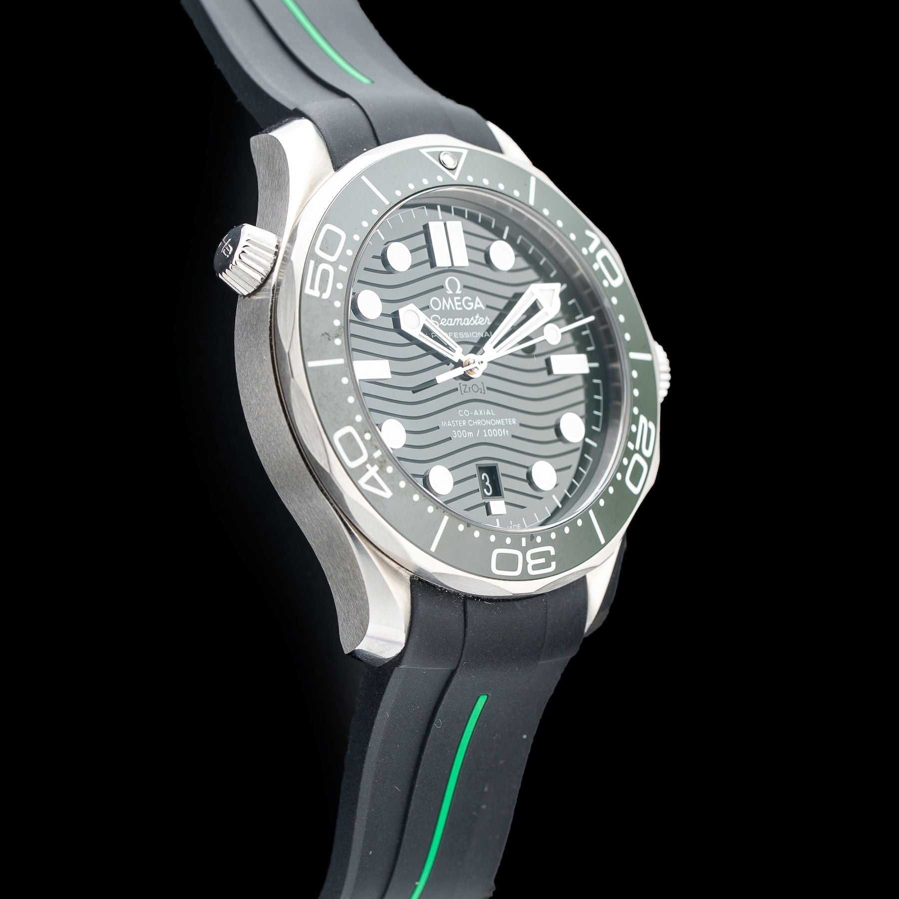 Omega 210.30.42.20.10.001 Seamaster Diver 300M Green Dial On Bracelet