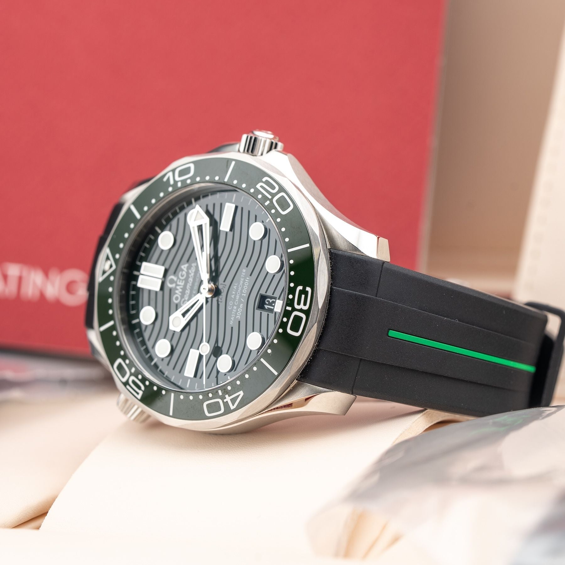 Omega 210.30.42.20.10.001 Seamaster Diver 300M Green Dial On Bracelet
