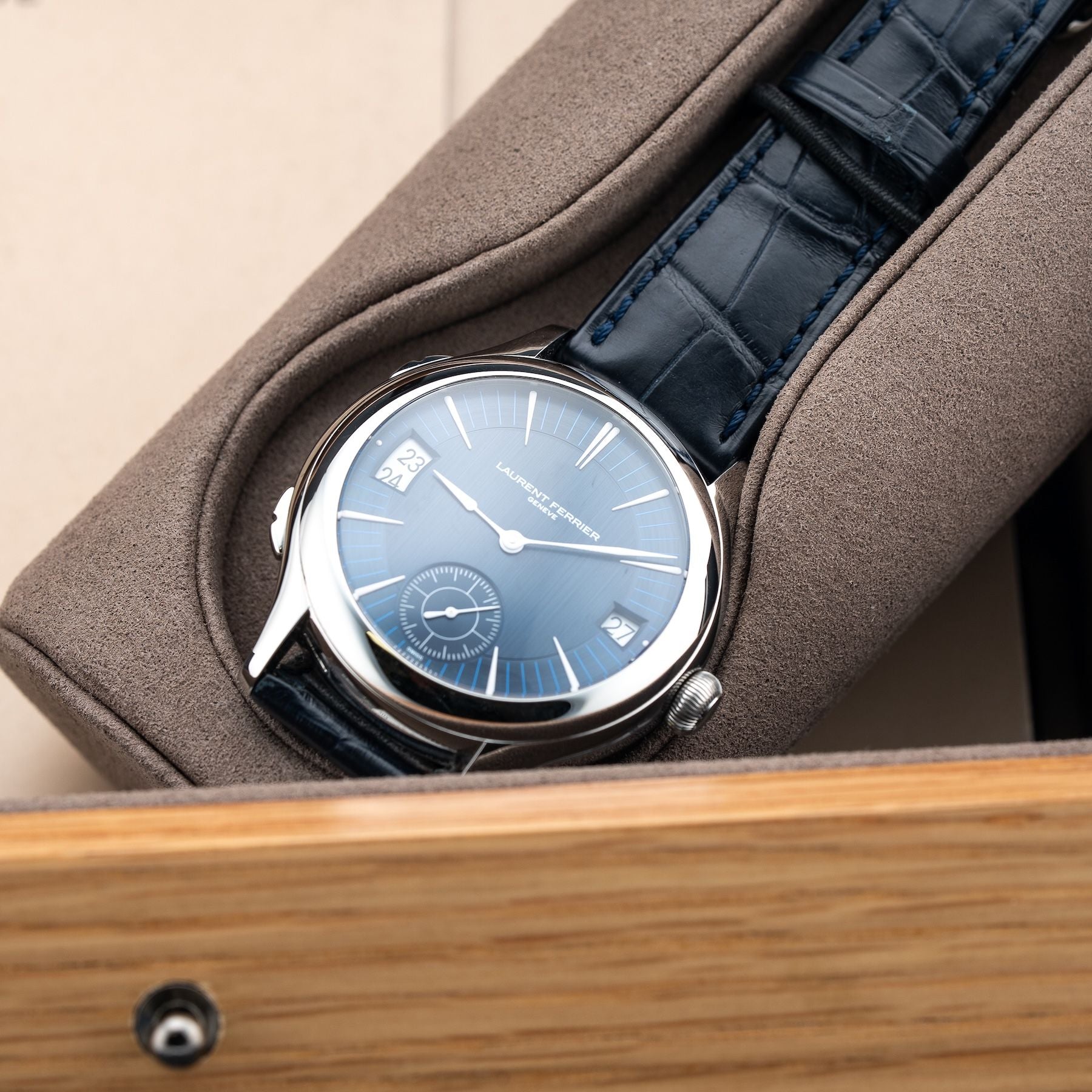 Laurent Ferrier LCF007.AC.CW1 Galet Traveller Blue Dial