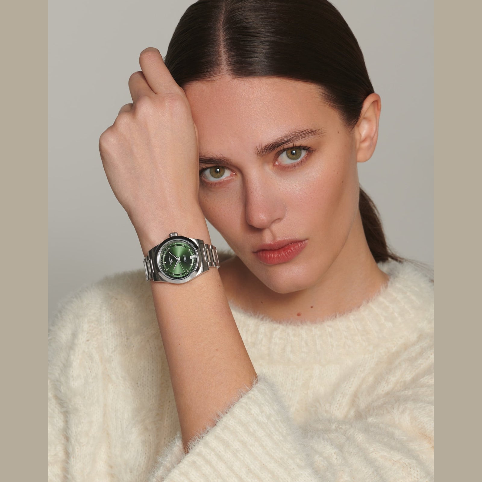 Longines L3.430.4.07.6 Conquest Sunray Green Dial on Bracelet