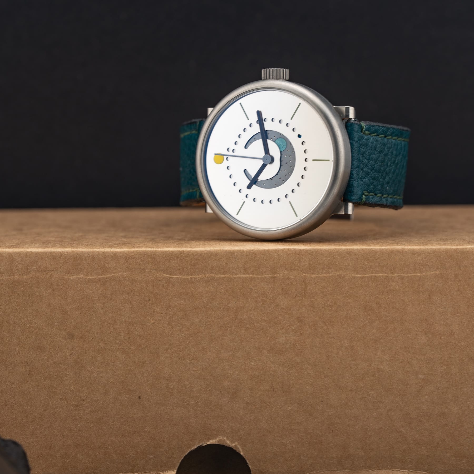 Ochs & Junior Moon Phase Rhodium 42
