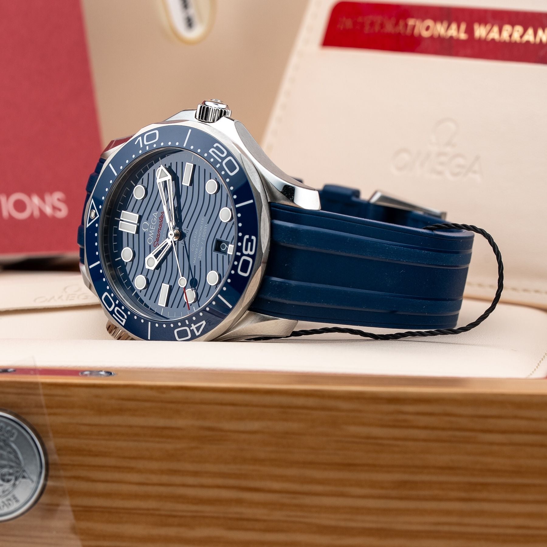 Omega 210.32.42.20.03.001 Seamaster Diver 300M Co-Axial Master Chronometer on Rubber Strap