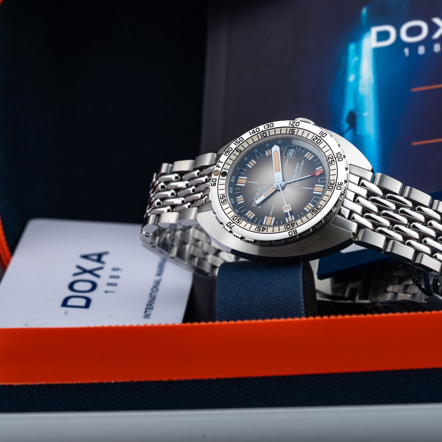 DOXA 855.10.101V.10 SUB 250T GMT Sharkhunter Vintage On Stainless Steel Bracelet