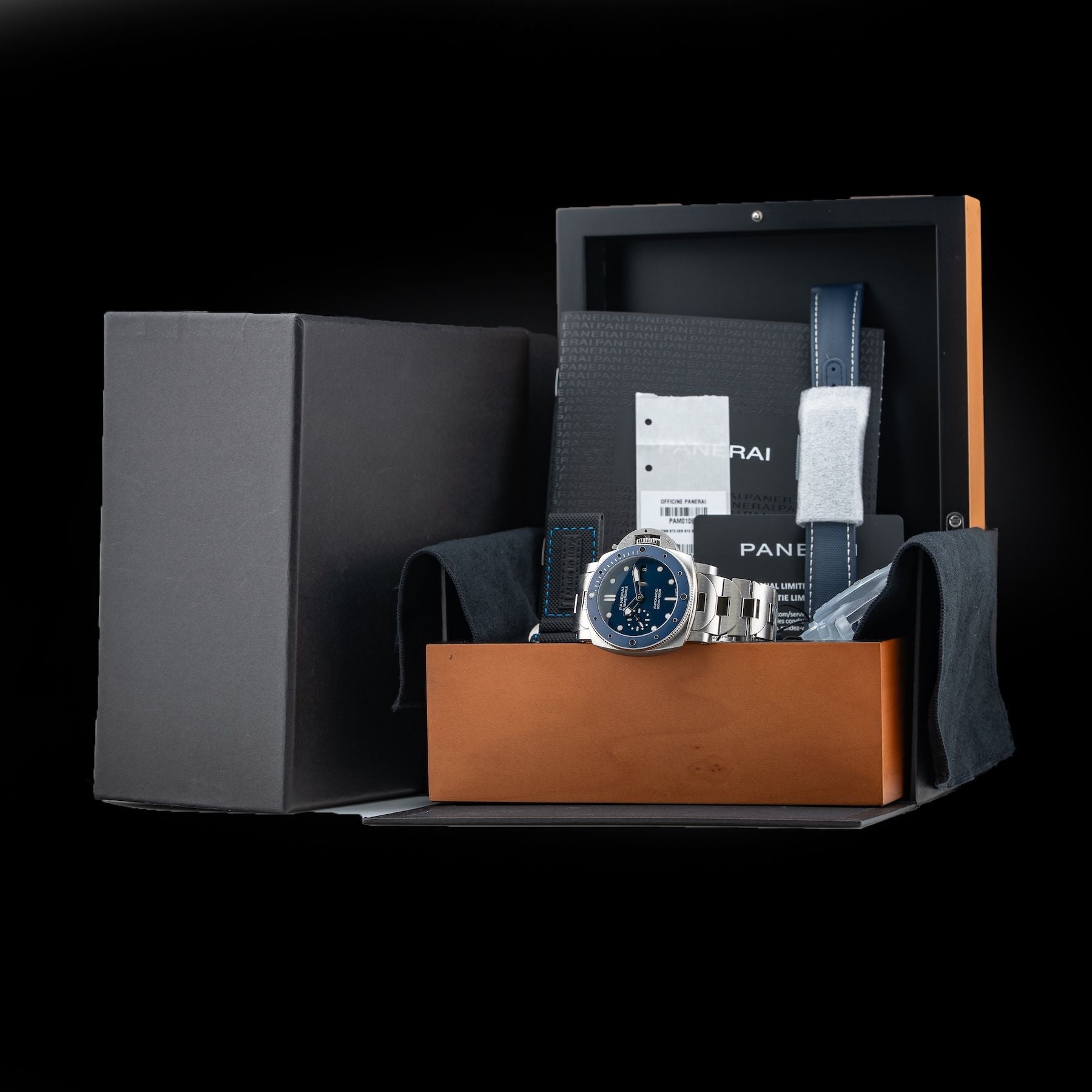 Panerai PAM01068 Submersible Blue Notte