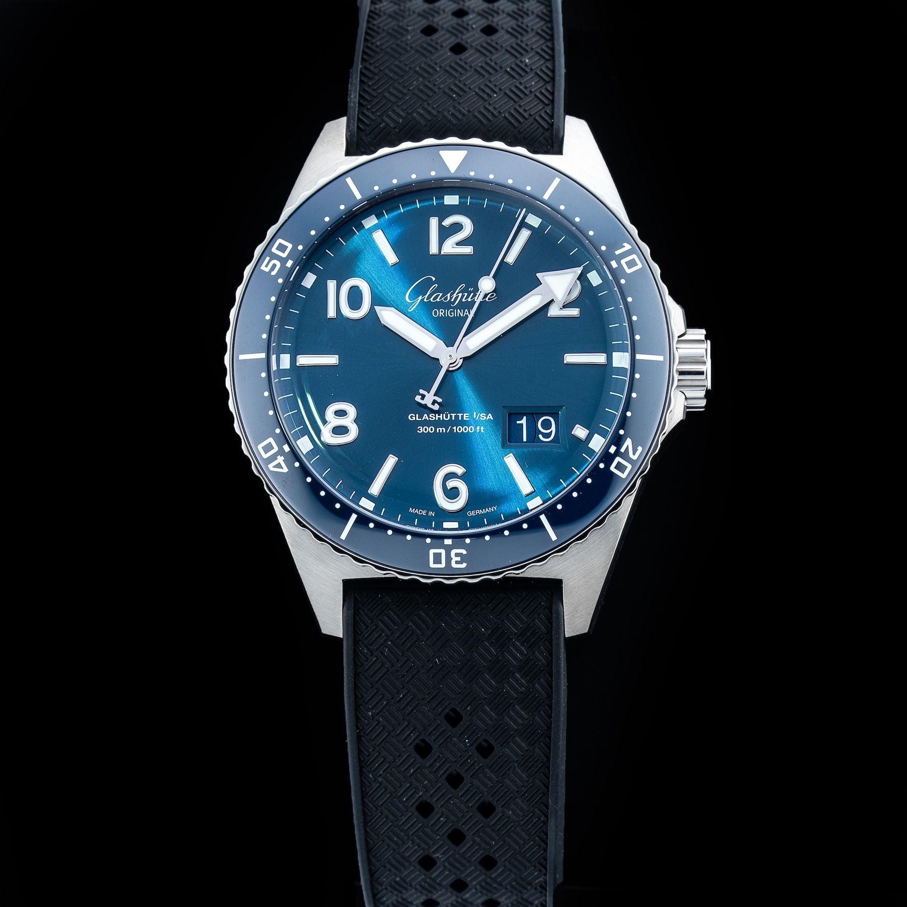 Glashütte Original SeaQ Panorama Date Blue Dial Rubber Strap