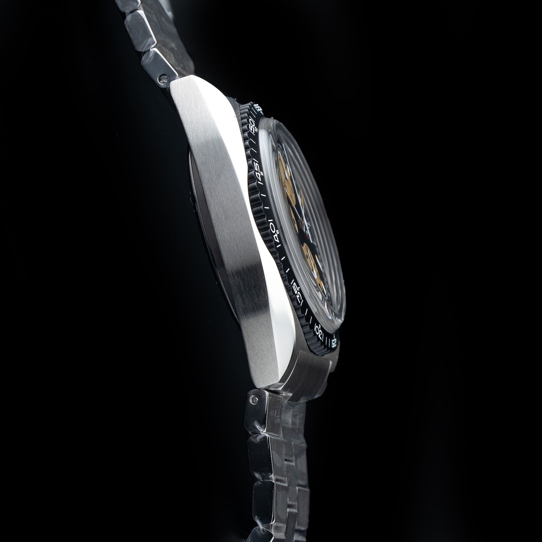 Nivada Grenchen 77001Q45 Chronosport Mecaquartz On Bracelet