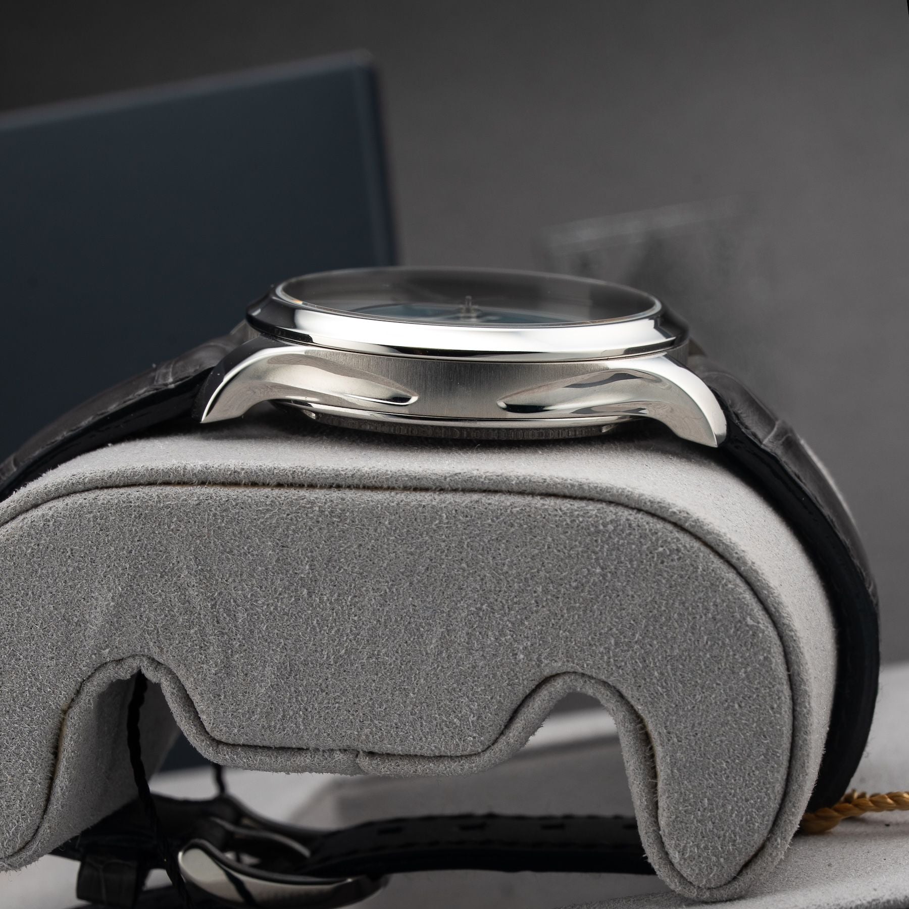 H. Moser & Cie. Endeavour Centre Seconds 1200-1240
