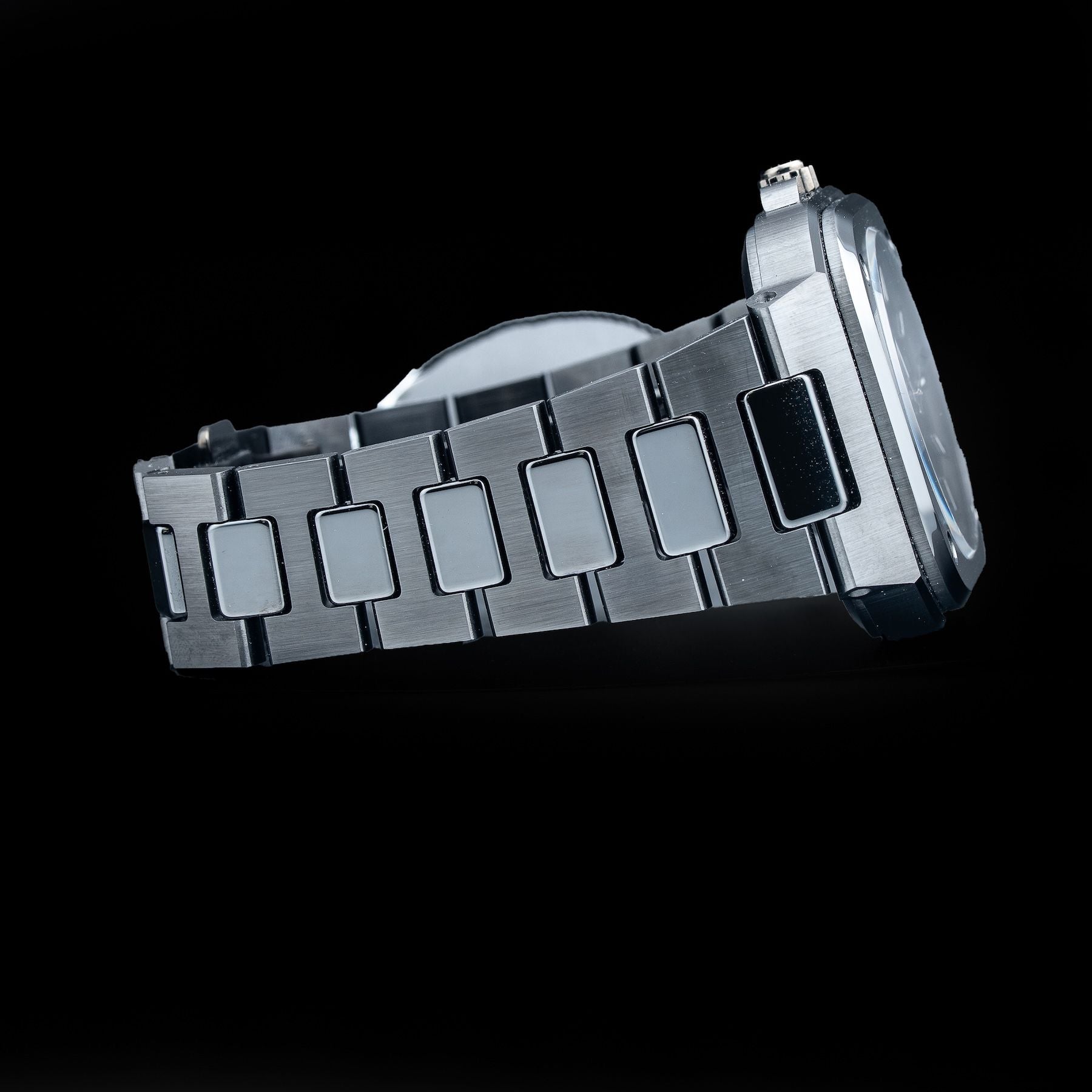 Bell & Ross BR05A-BL-SK-CE/SCE Skeleton Black Ceramic on Bracelet
