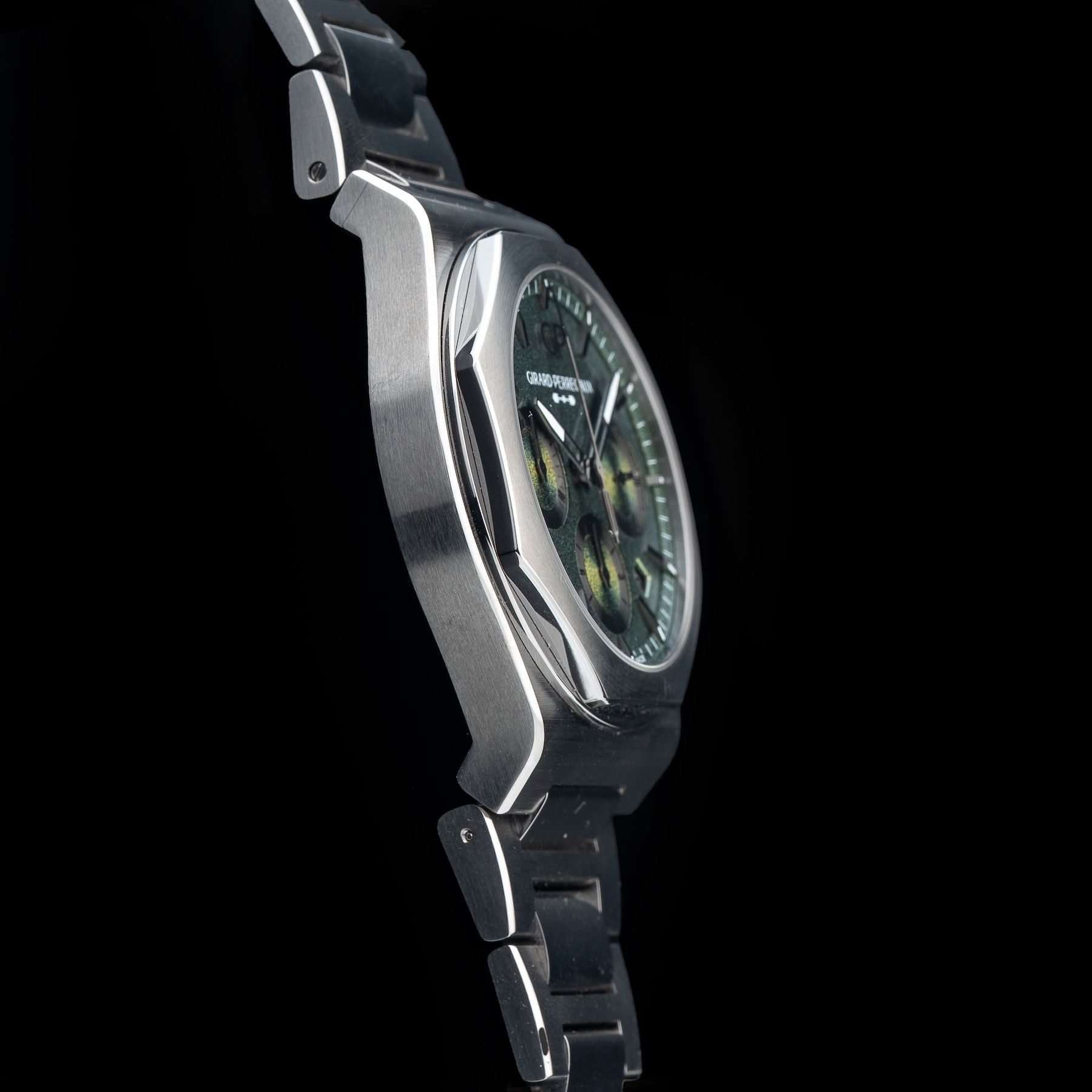 Girard Perregaux 81020-21-3398-1CM Laureato Chronograph Aston Martin Edition