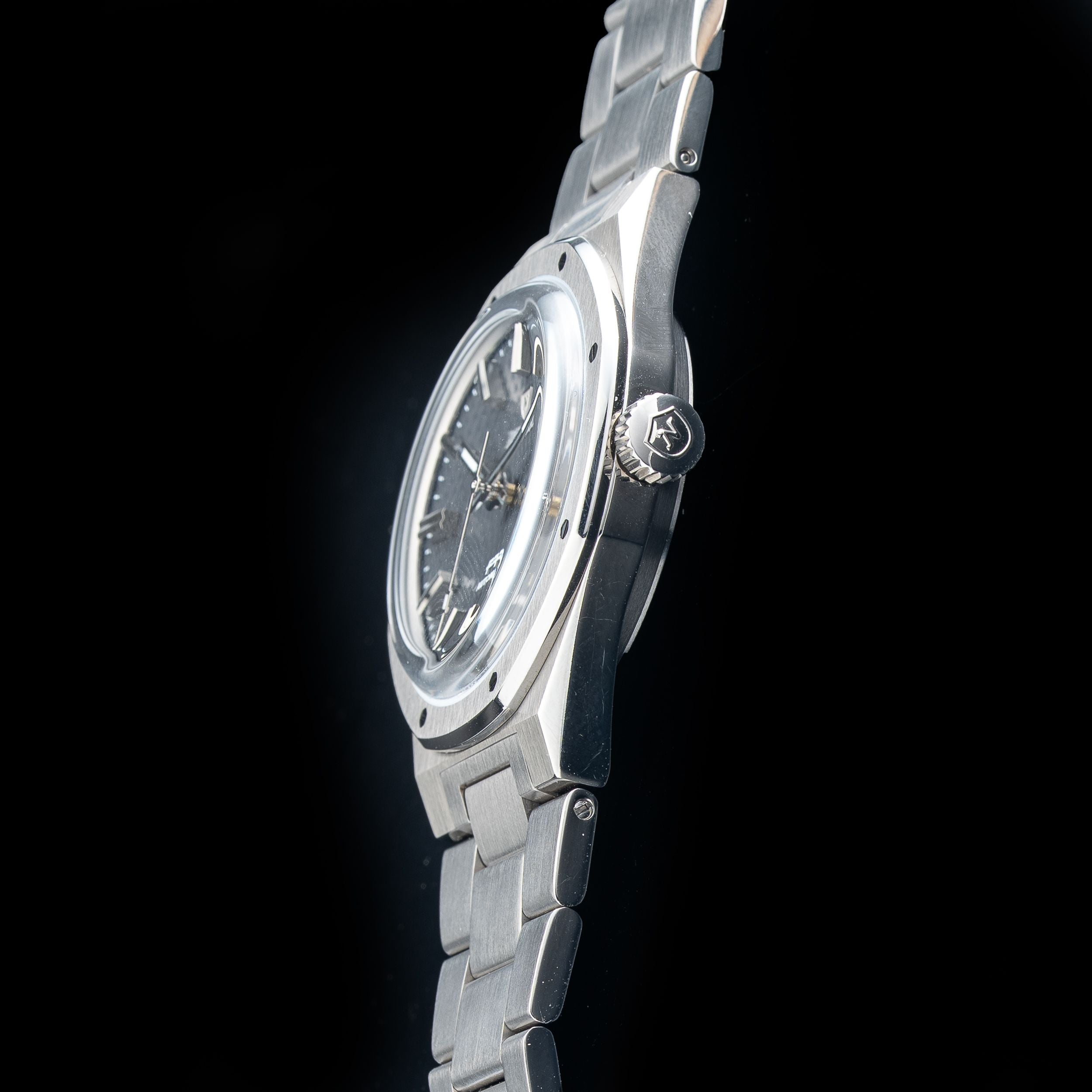 Nivada Grenchen F77 Anthracite Titanium On Bracelet 68006A77