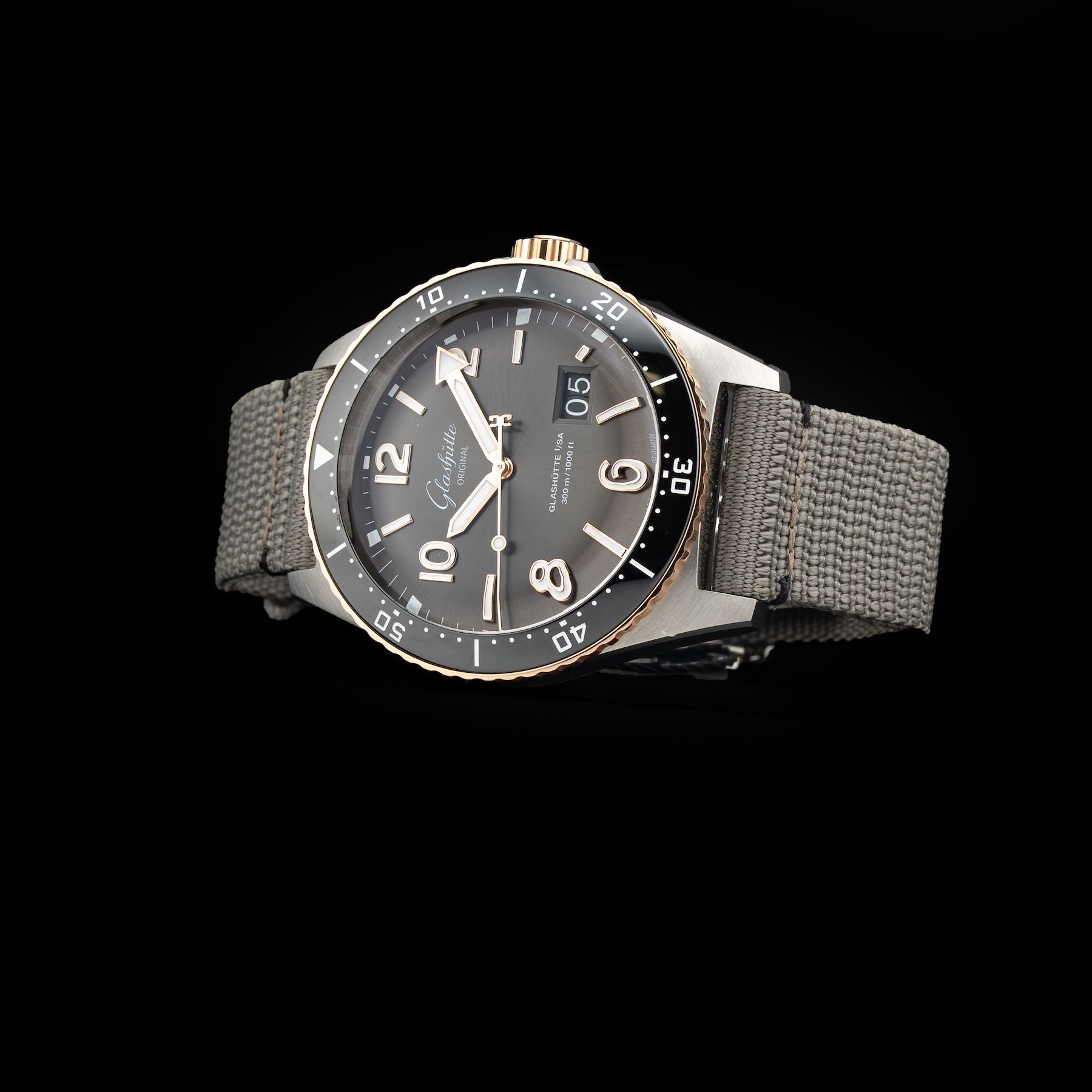 Glashütte Original 1-36-13-04-91-34 SeaQ Panorama Date Steel And Gold