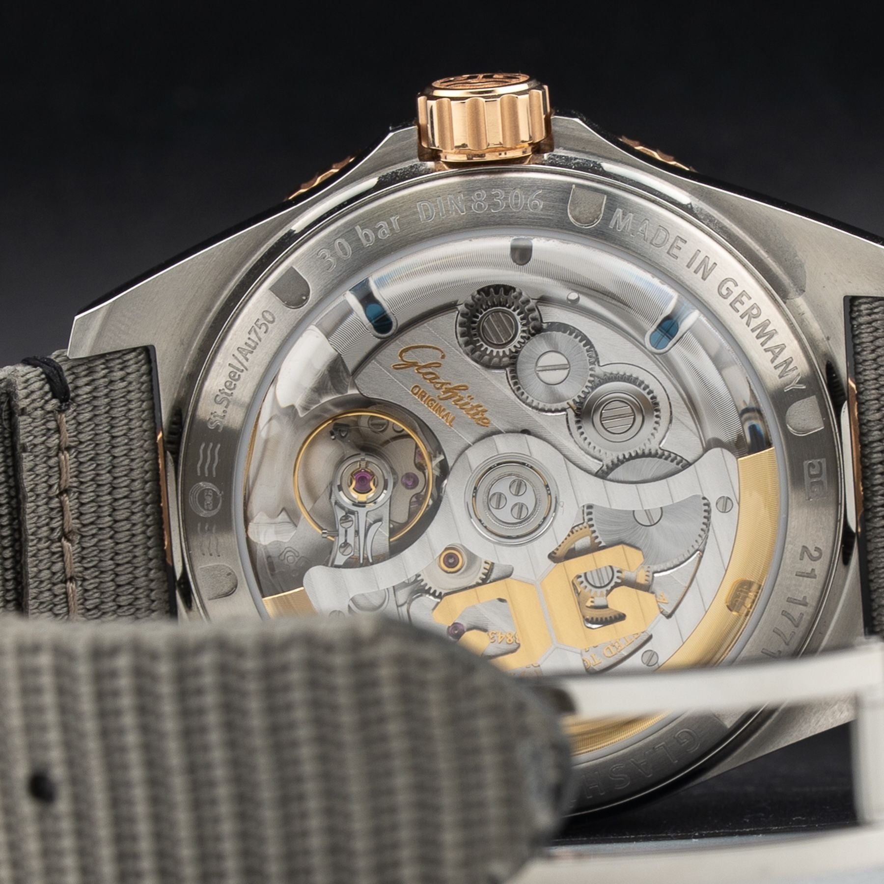 Glashütte Original 1-36-13-04-91-34 SeaQ Panorama Date Steel And Gold