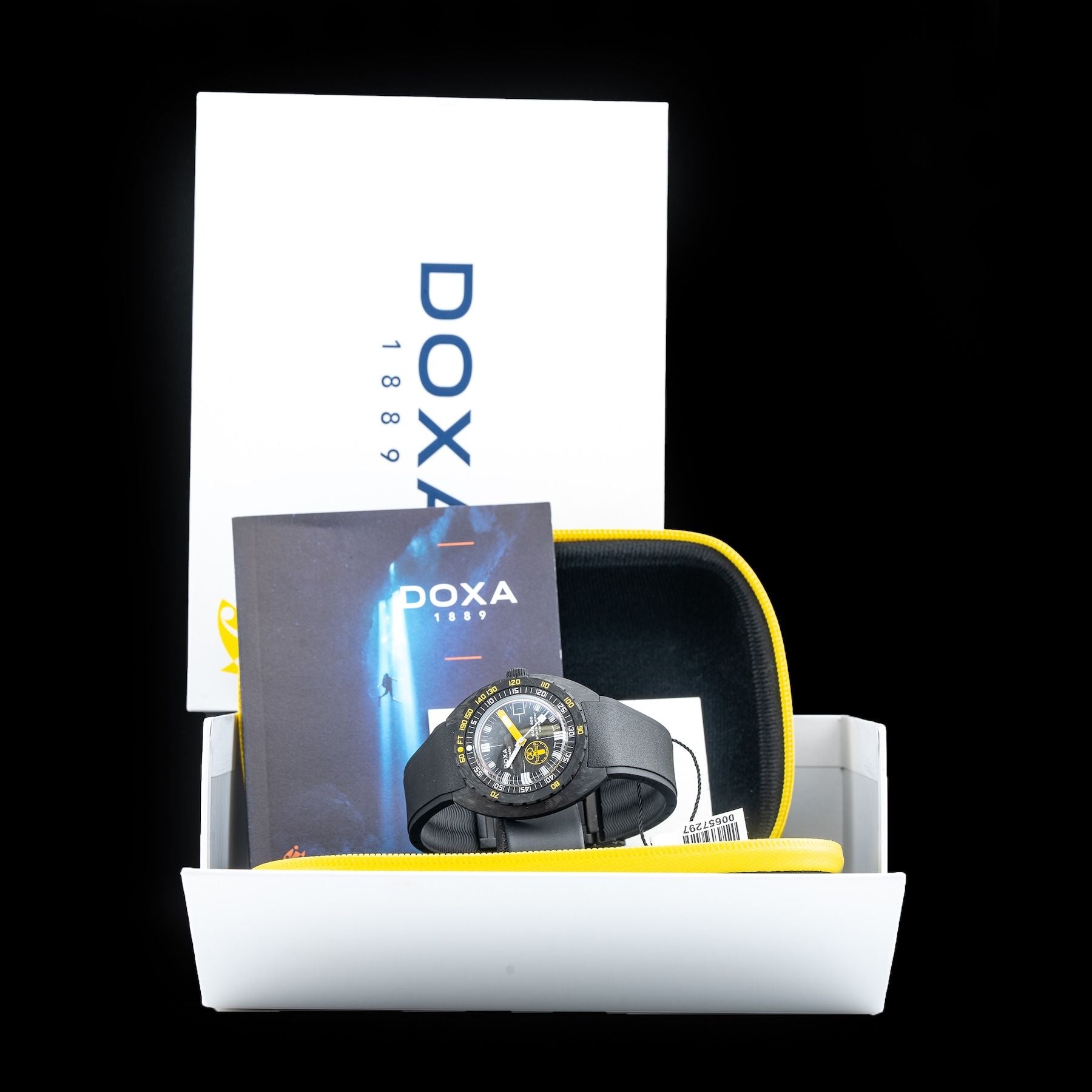 DOXA Sub 300 Carbon Aqua Lung US Divers Sharkhunter 822.70.101AQL.20 on Strap