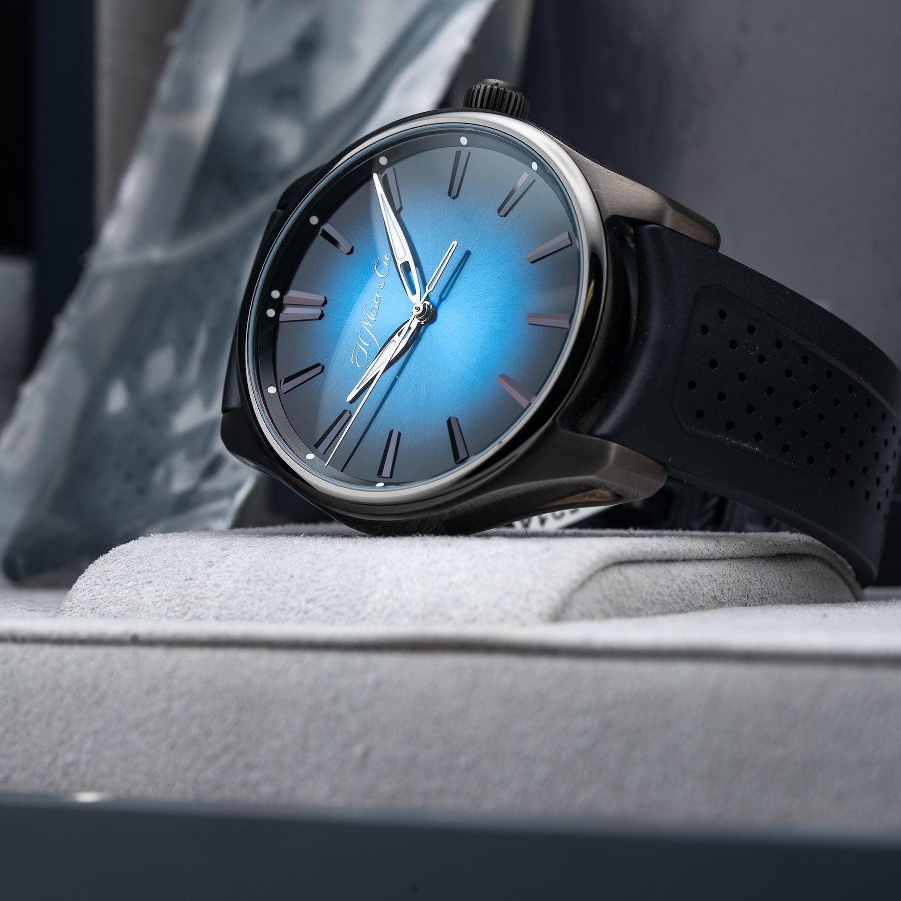 H. Moser & Cie. Pioneer Centre Seconds Funky Blue Black Edition 3200-1205
